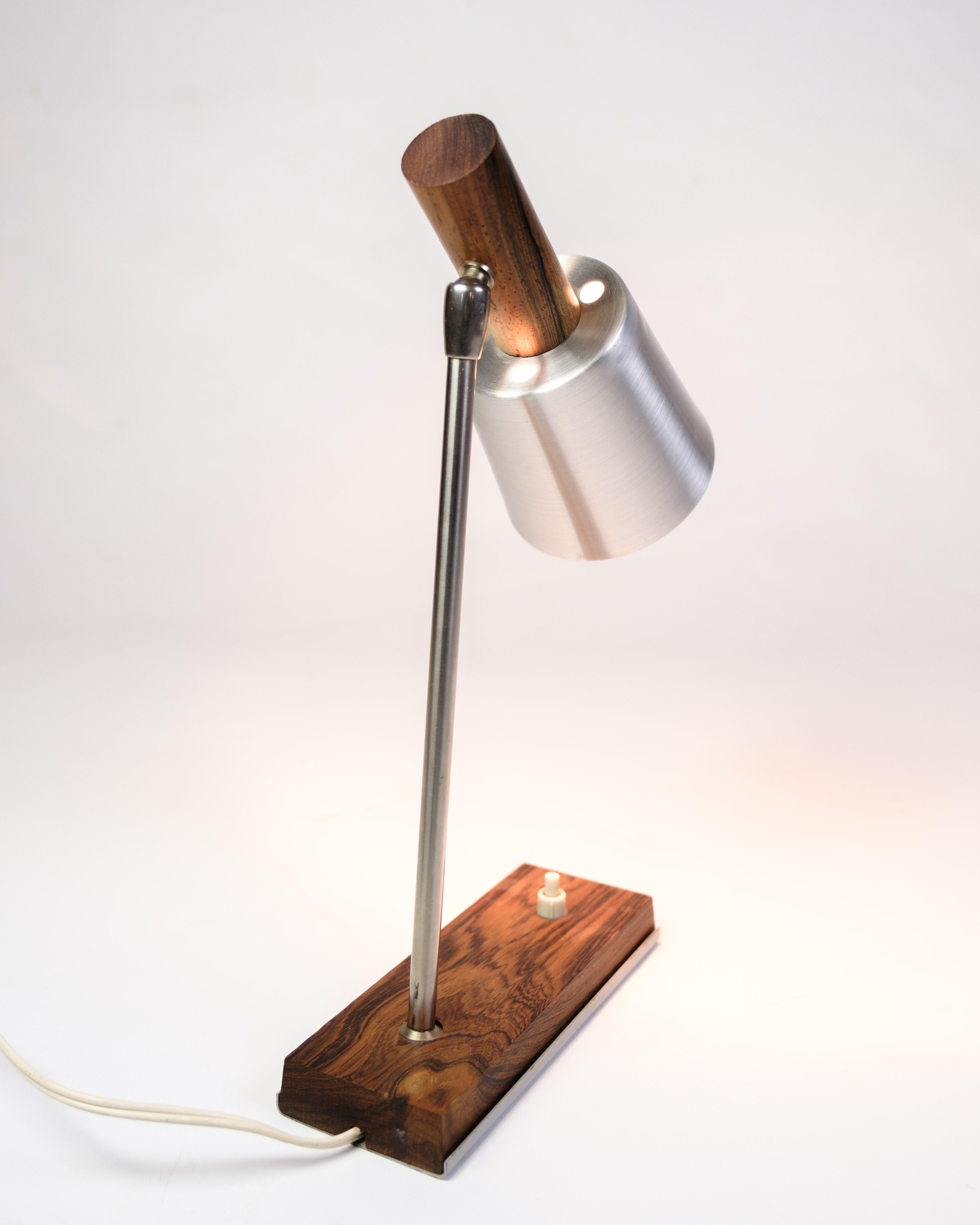 Mid-Century moderno Piccola lampada da tavolo modello Silva in palissandro e alluminio di Lyfa degli anni '60 in vendita