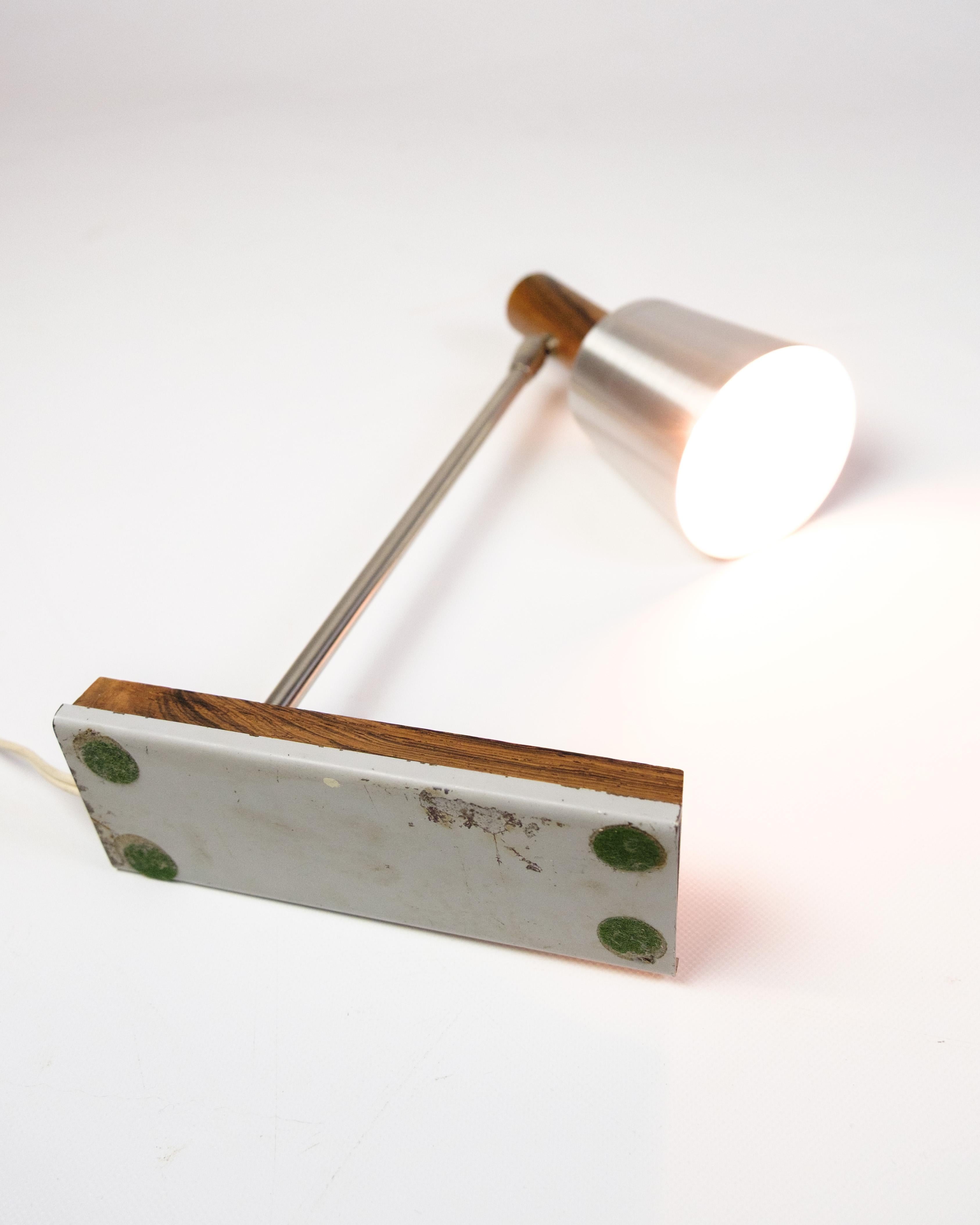 Piccola lampada da tavolo modello Silva in palissandro e alluminio di Lyfa degli anni '60 In condizioni buone in vendita a Lejre, DK