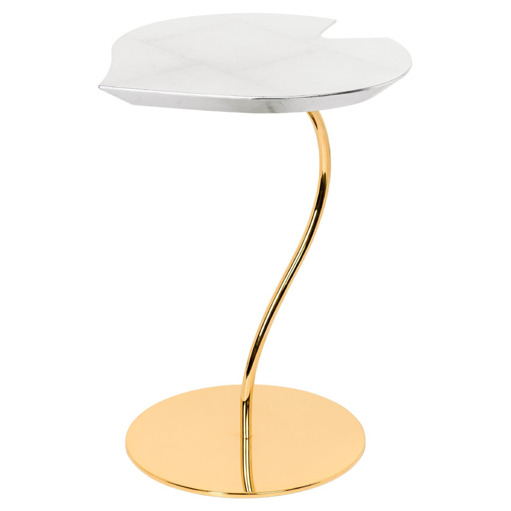 Petite table en bois de feuilles, plateau en feuilles d'argent, base en métal, finition en or 24 carats, Italie