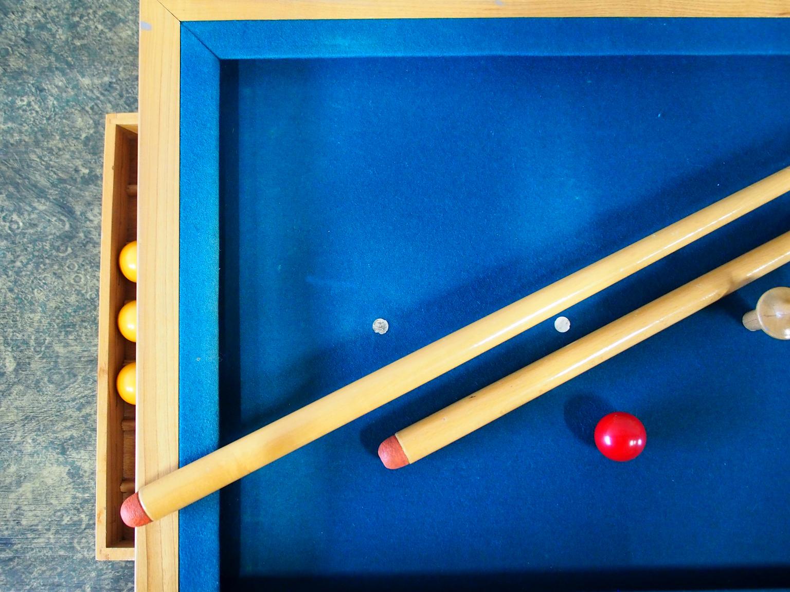Small Table Poolgame with 2 Billiard Cues from the 1950s 4