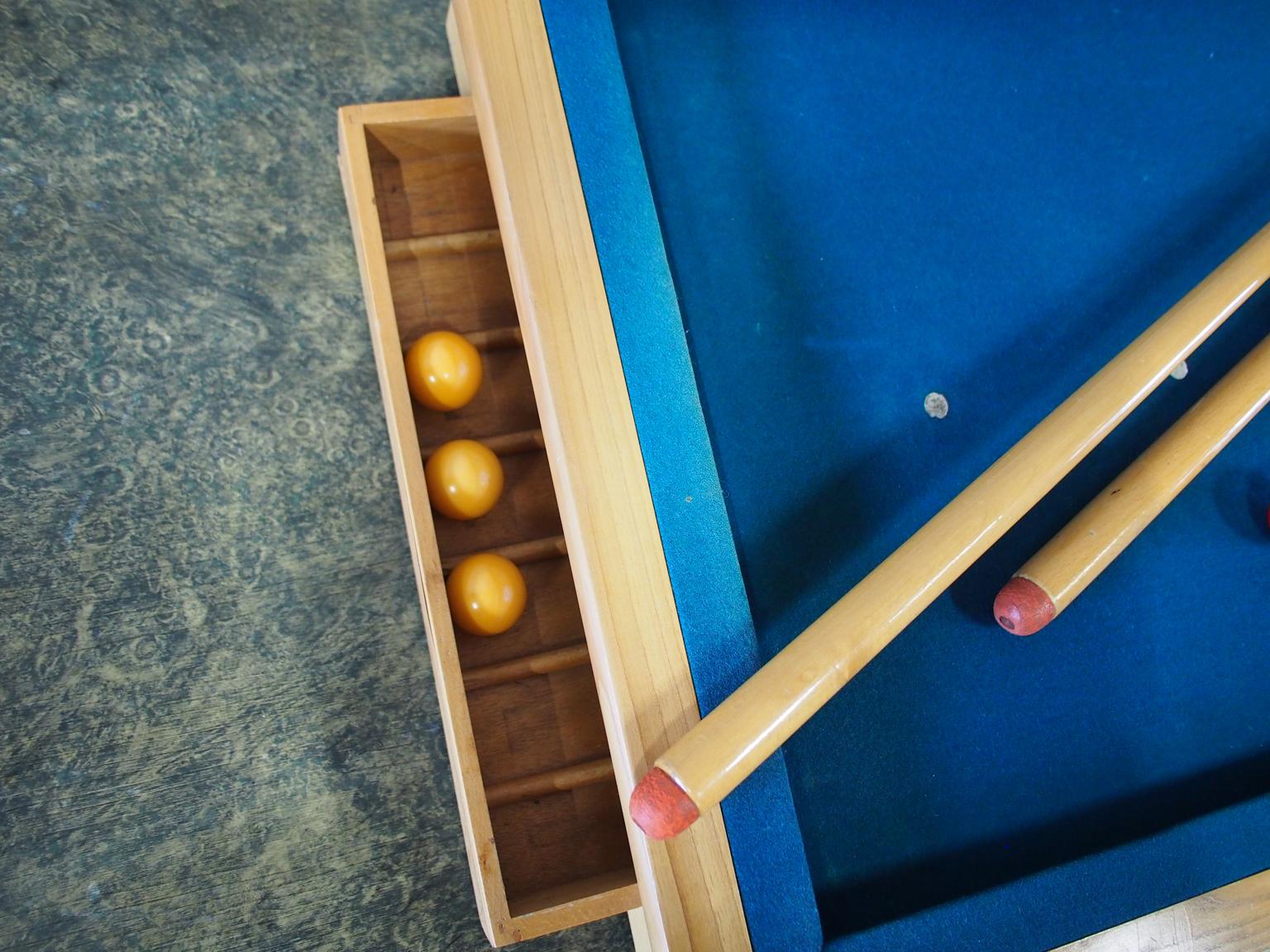 Small Table Poolgame with 2 Billiard Cues from the 1950s 5