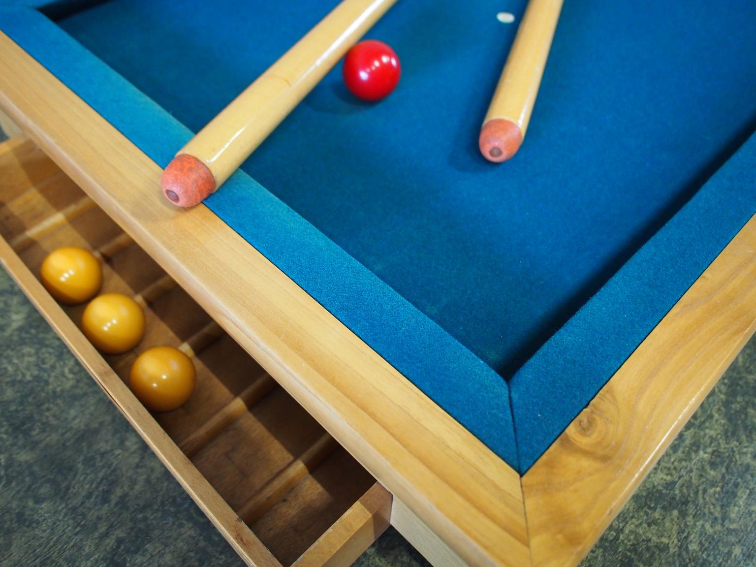 Small Table Poolgame with 2 Billiard Cues from the 1950s 9