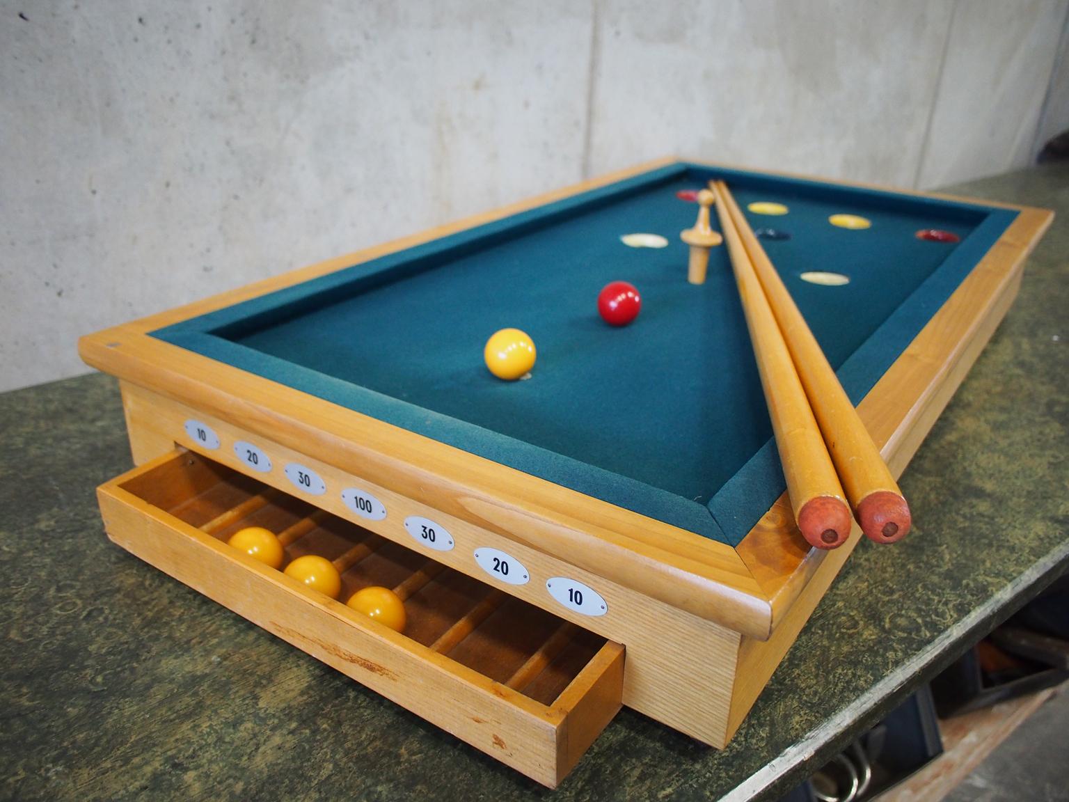 Chesterfield Small Table Poolgame with 2 Billiard Cues from the 1950s