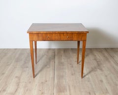 Kleiner Tisch, furniert in Olivenholz und mit Intarsien in verschiedenen Hölzern, 18.