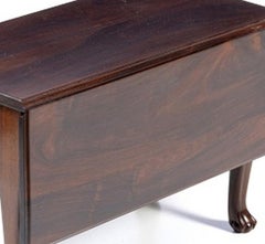Small table with Noble Wood leaves.