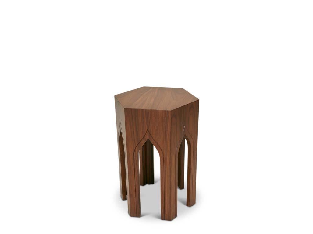 Der kleine Tabouret-Tisch ist ein marokkanisch inspirierter Beistelltisch mit sechs Seiten, der in amerikanischem Nussbaum oder Weißeiche hergestellt werden kann. Erhältlich in zwei Größen.

Die Lawson-Fenning Collection'S wird in Los Angeles,