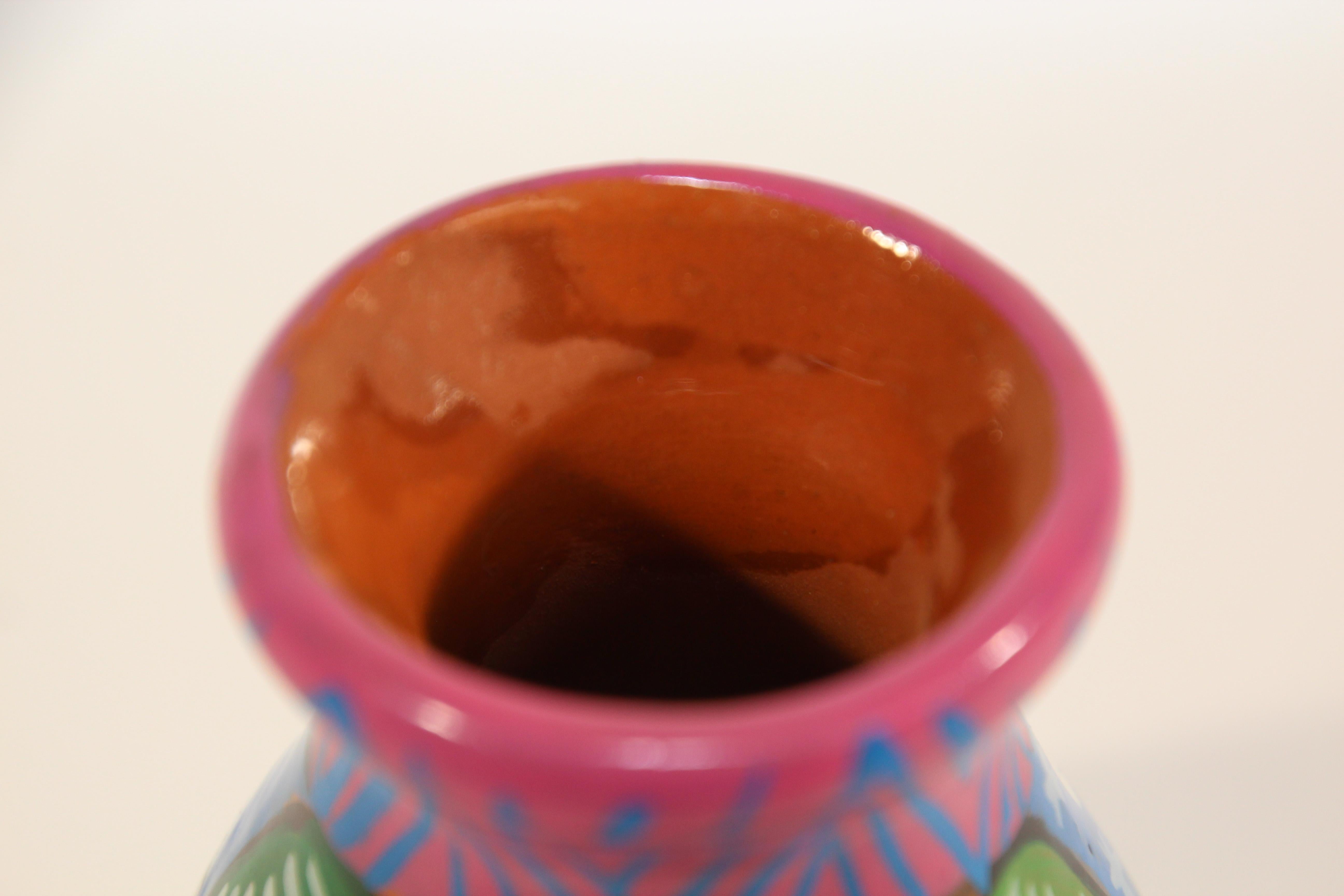 Petit vase en poterie mexicaine peint à la main en vente 3