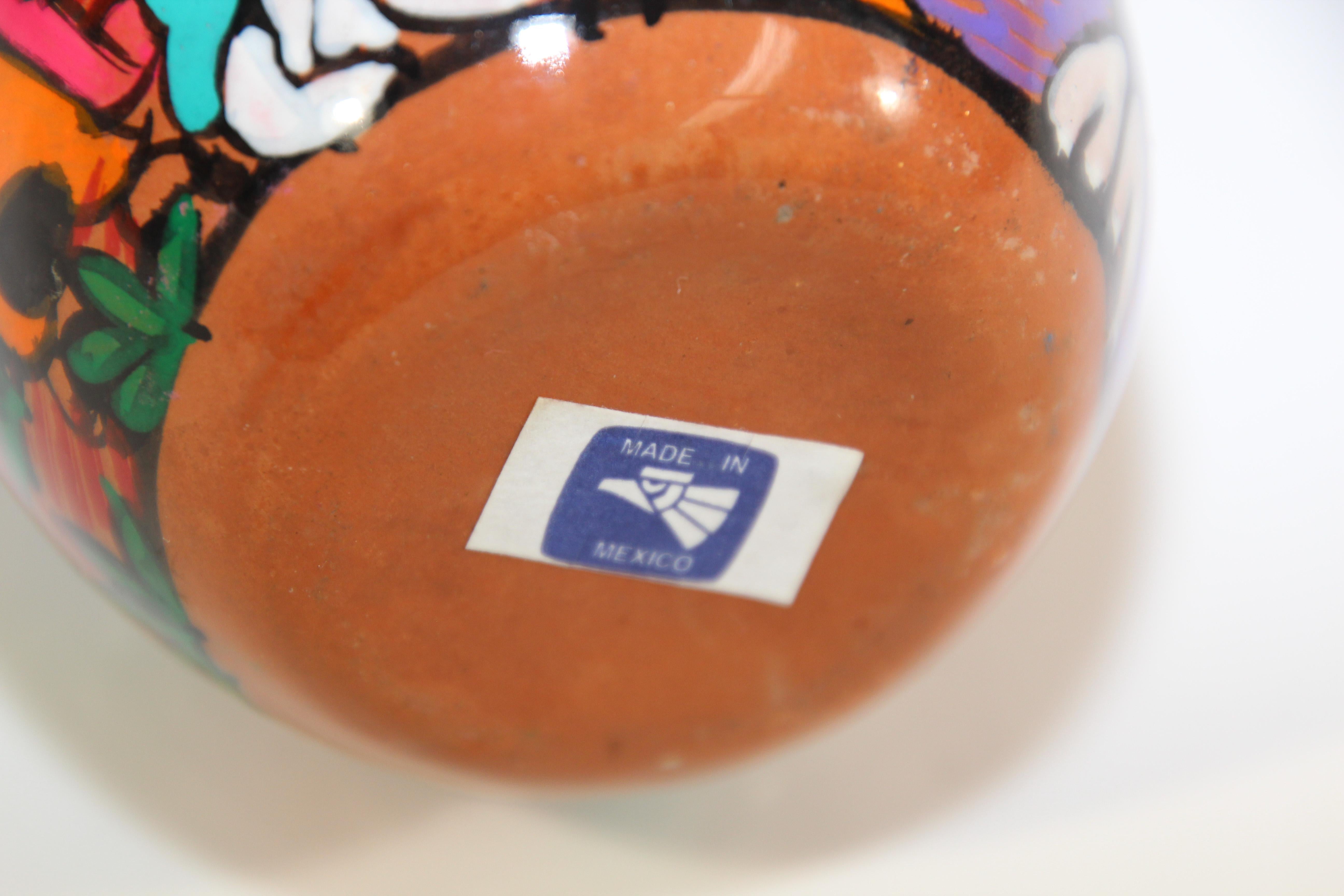 Artisanat Petit vase en poterie mexicaine peint à la main en vente