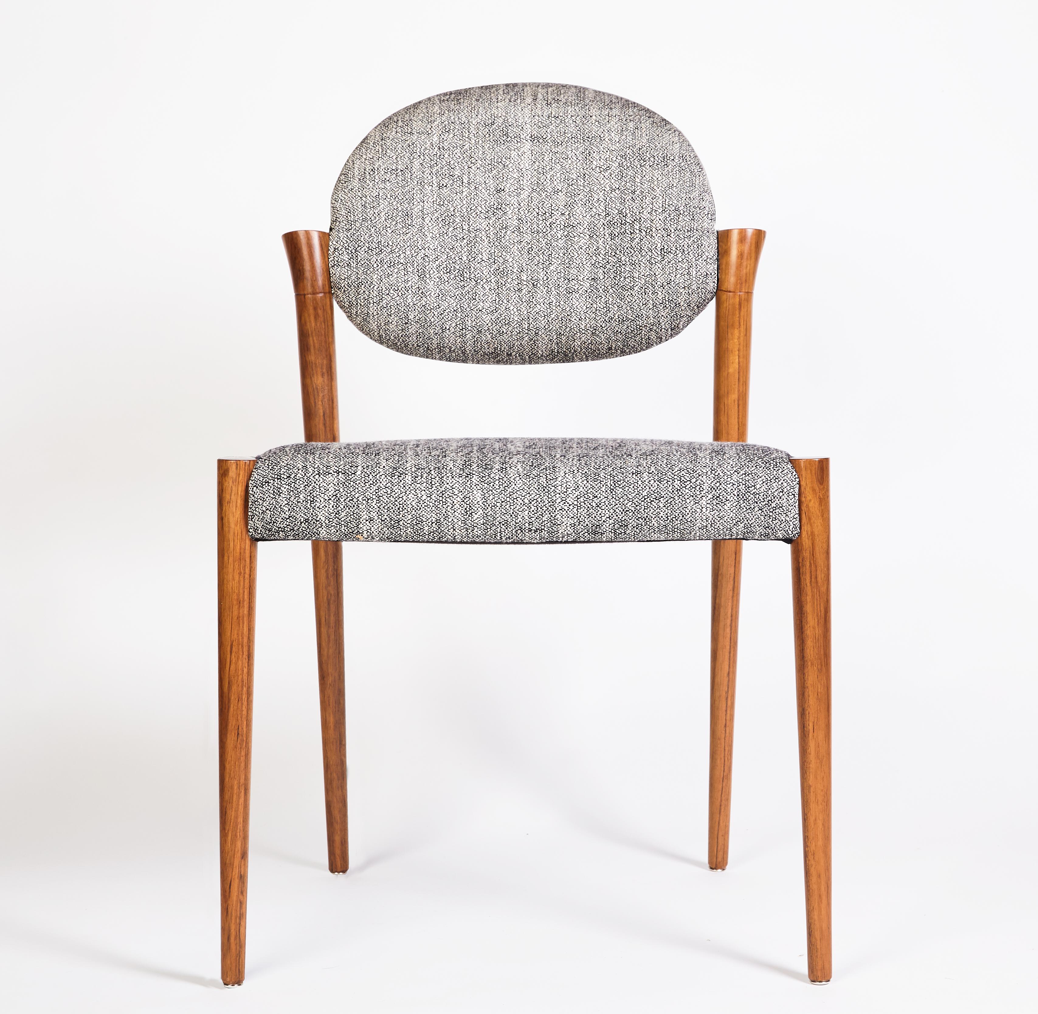 Sedia Tanoco piccola di Duistt 
Dimensioni: L 55 x P 58 x H 84 cm
Materiali: Duistt Fabrice Sumak NA1, Satin Mutenye Wood

La poltroncina Tanoco si ispira all'architettura e all'interior design di metà secolo: con i suoi lunghi archi, questo pezzo
