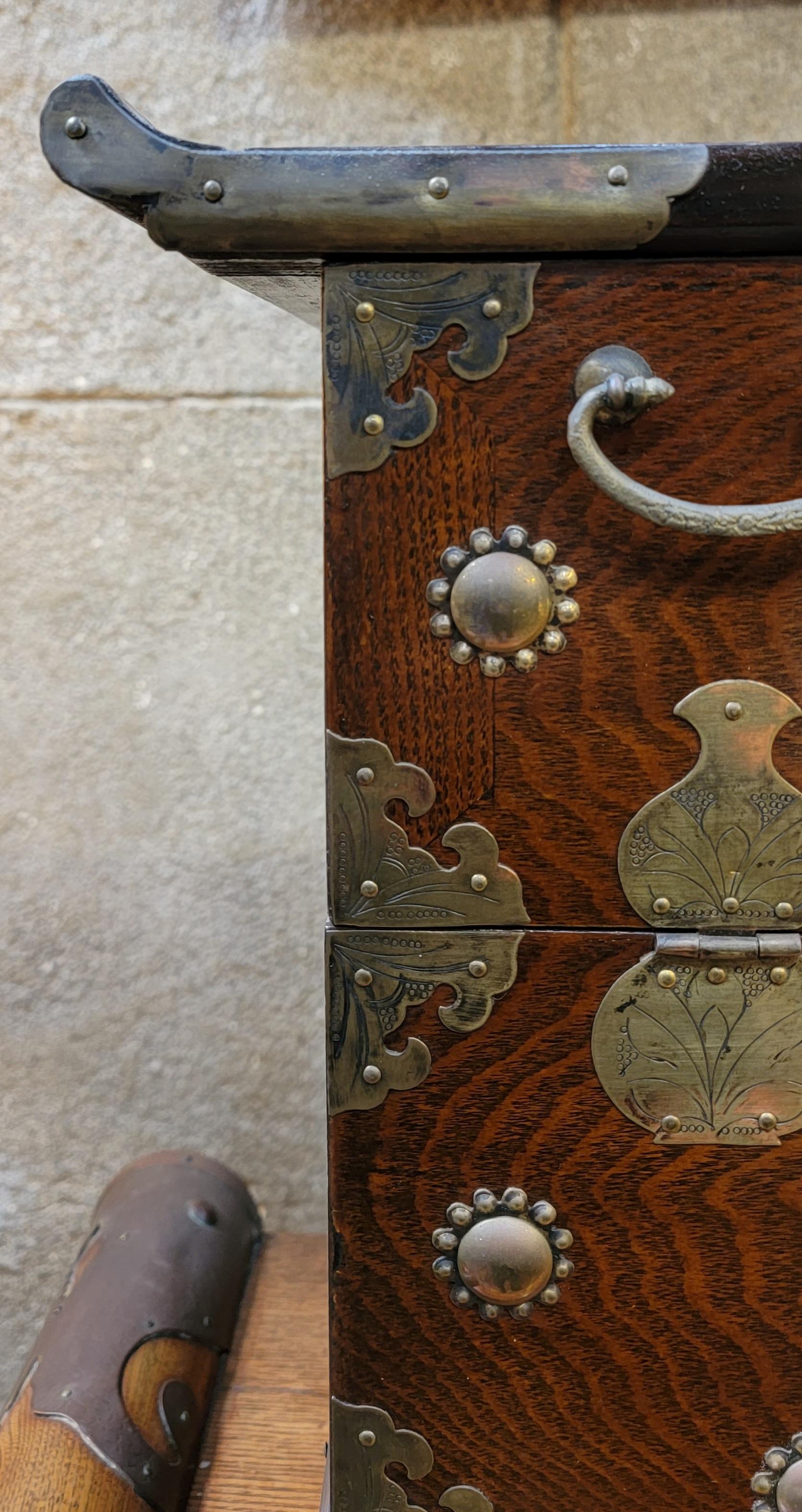 Small Tansu Cabinet In Good Condition In Fulton, CA