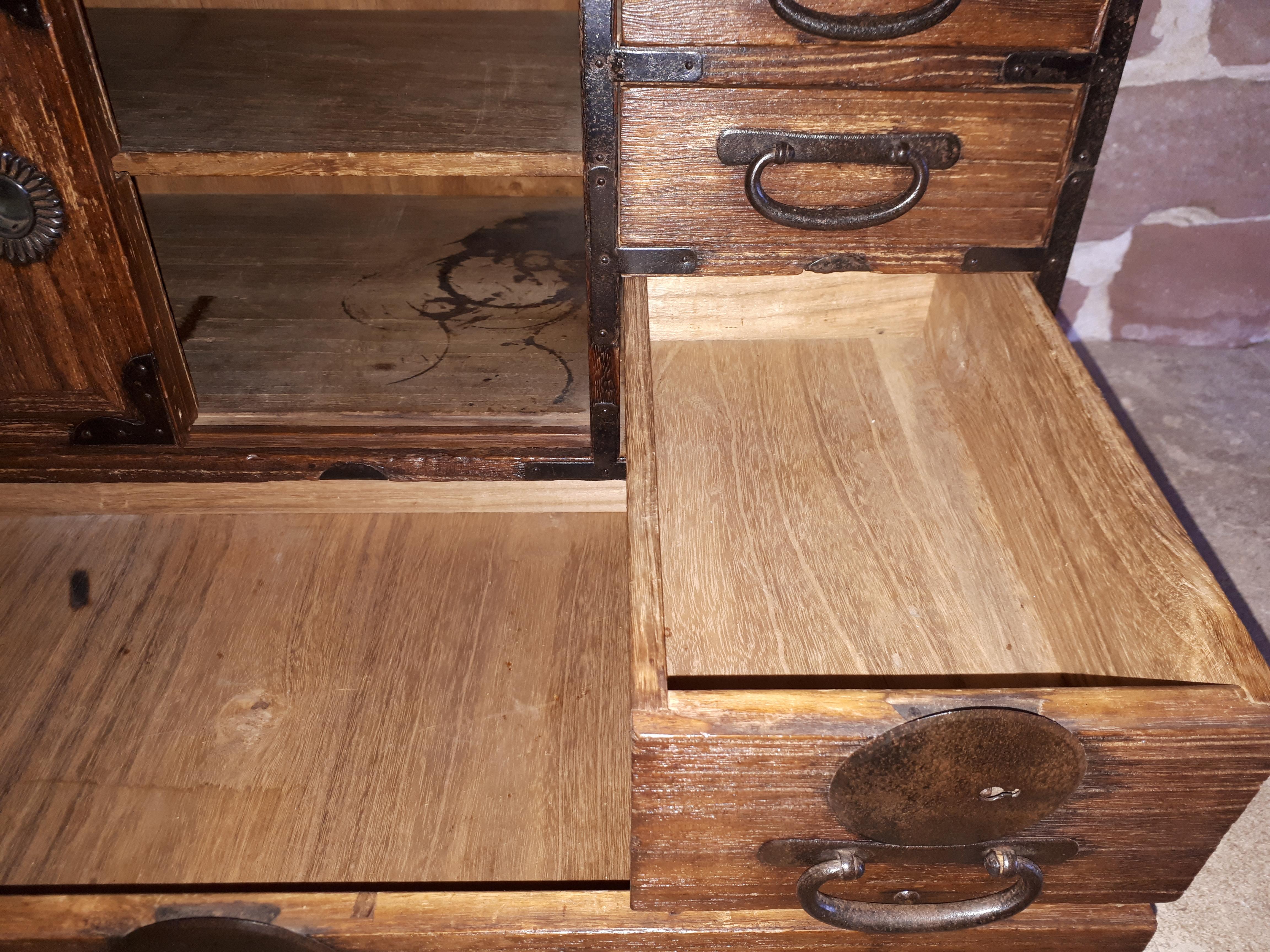 Small Tansu Japanese Cabinet, Japan late Edo period For Sale 5