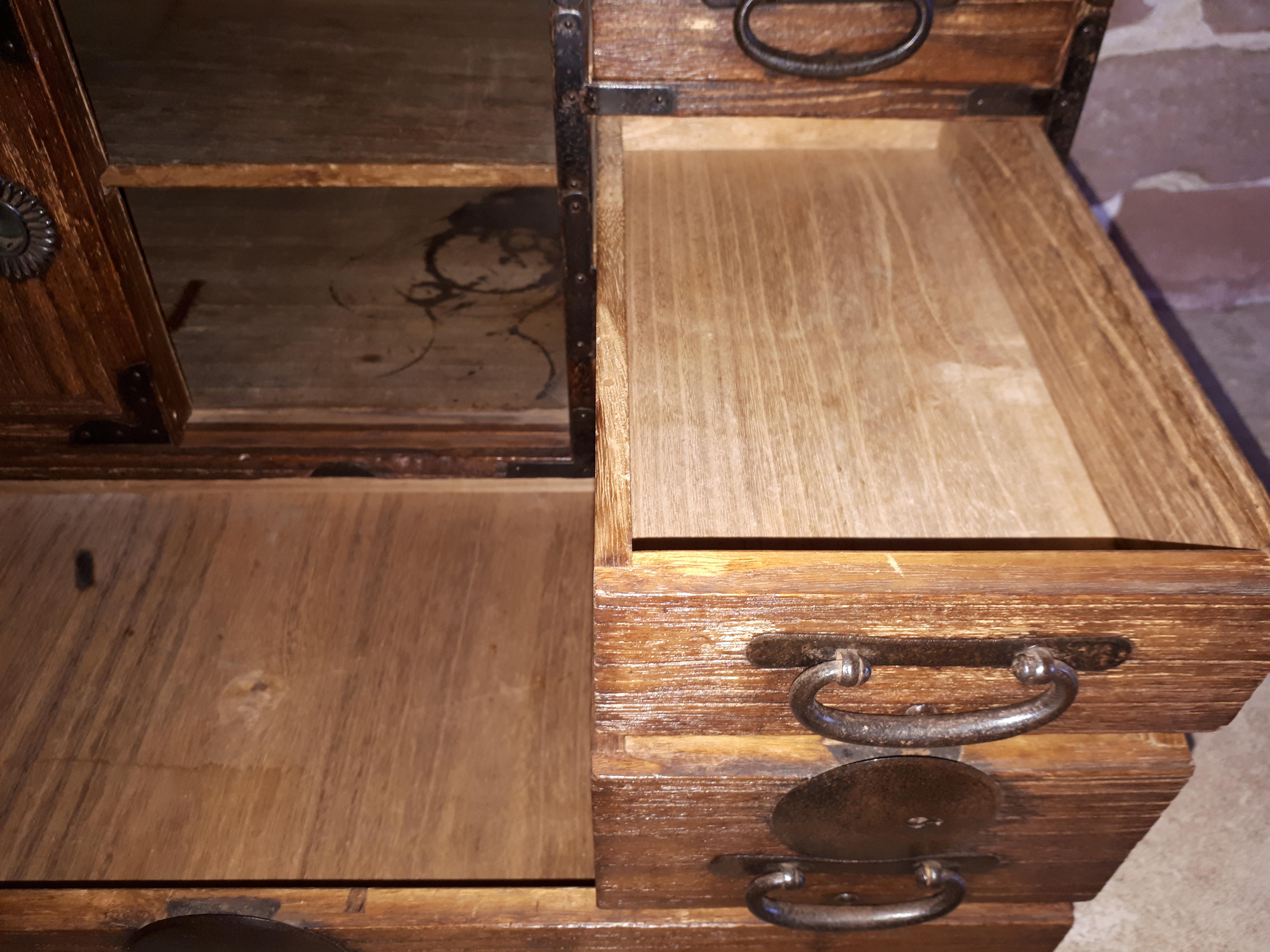 Small Tansu Japanese Cabinet, Japan late Edo period For Sale 6