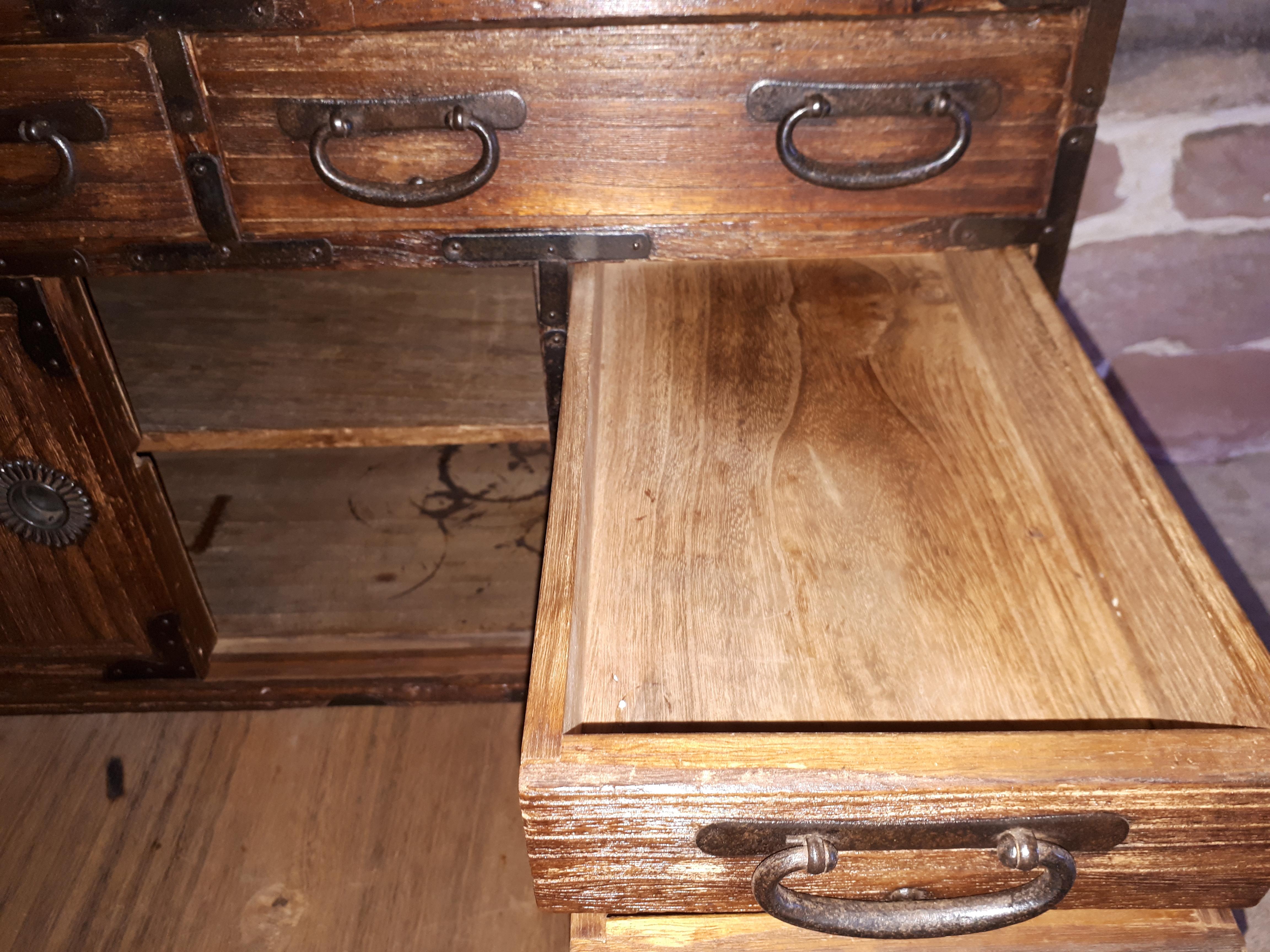 Small Tansu Japanese Cabinet, Japan late Edo period For Sale 7