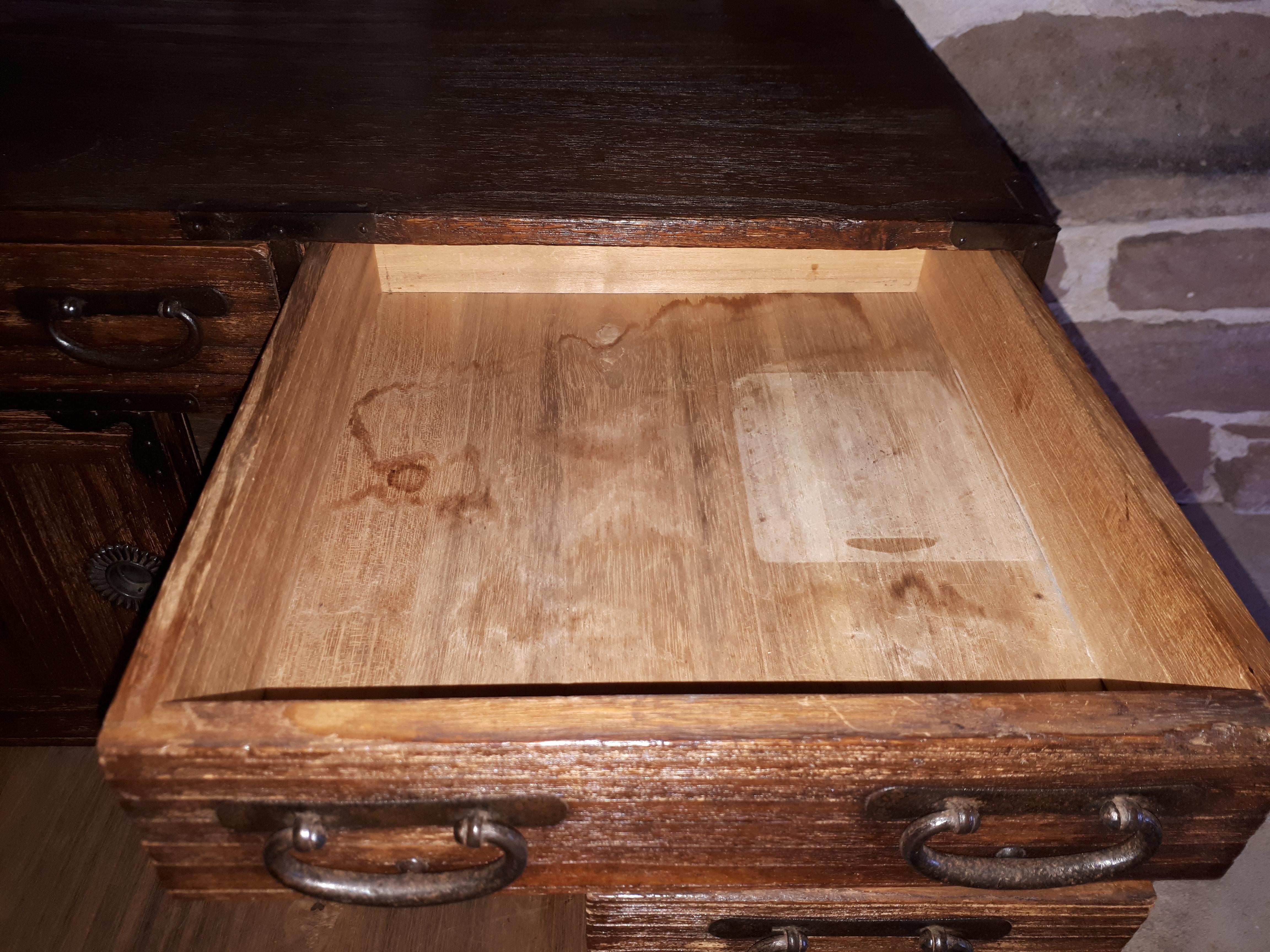 Small Tansu Japanese Cabinet, Japan late Edo period For Sale 8