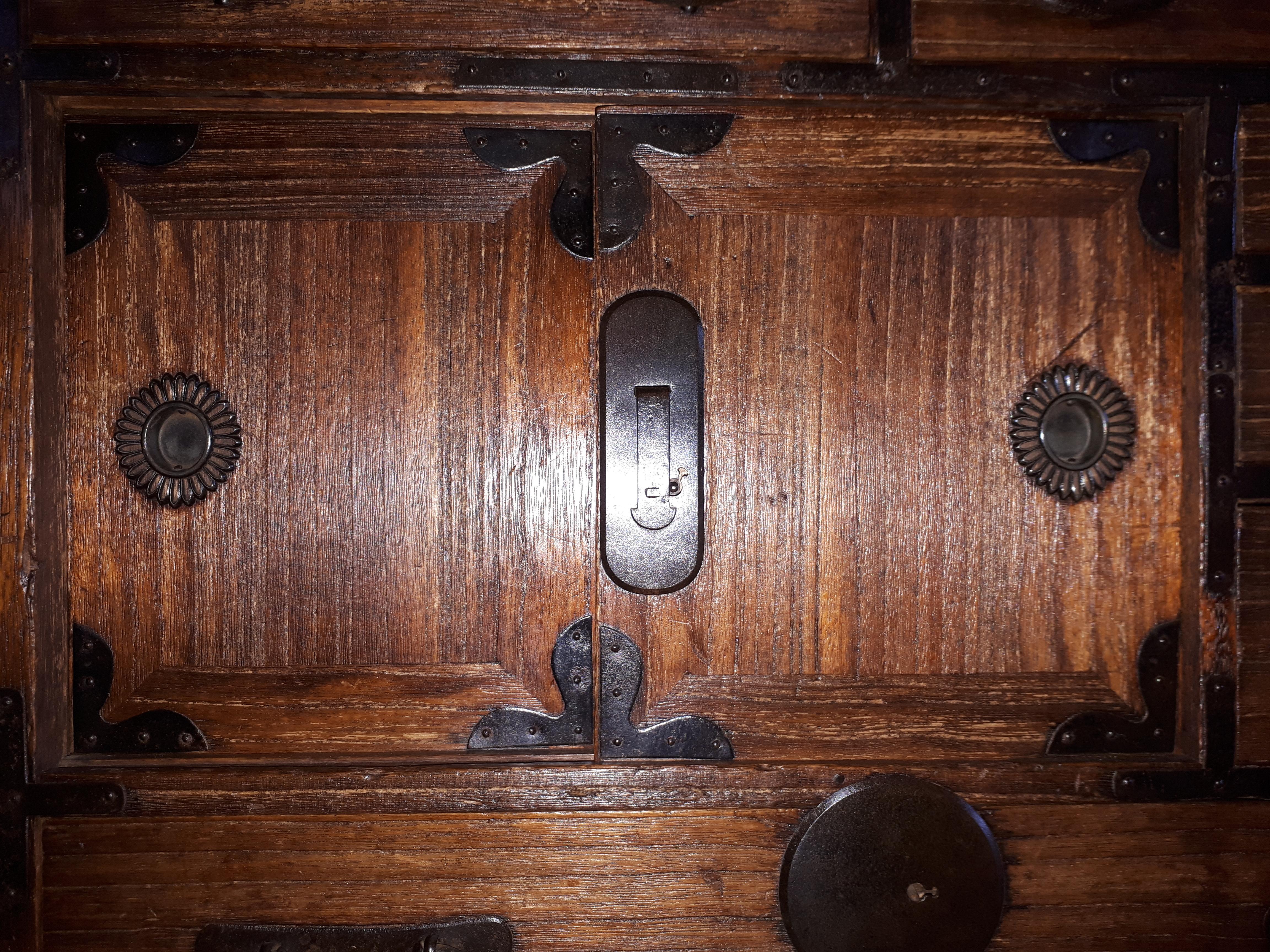 Small Tansu Japanese Cabinet, Japan late Edo period For Sale 2