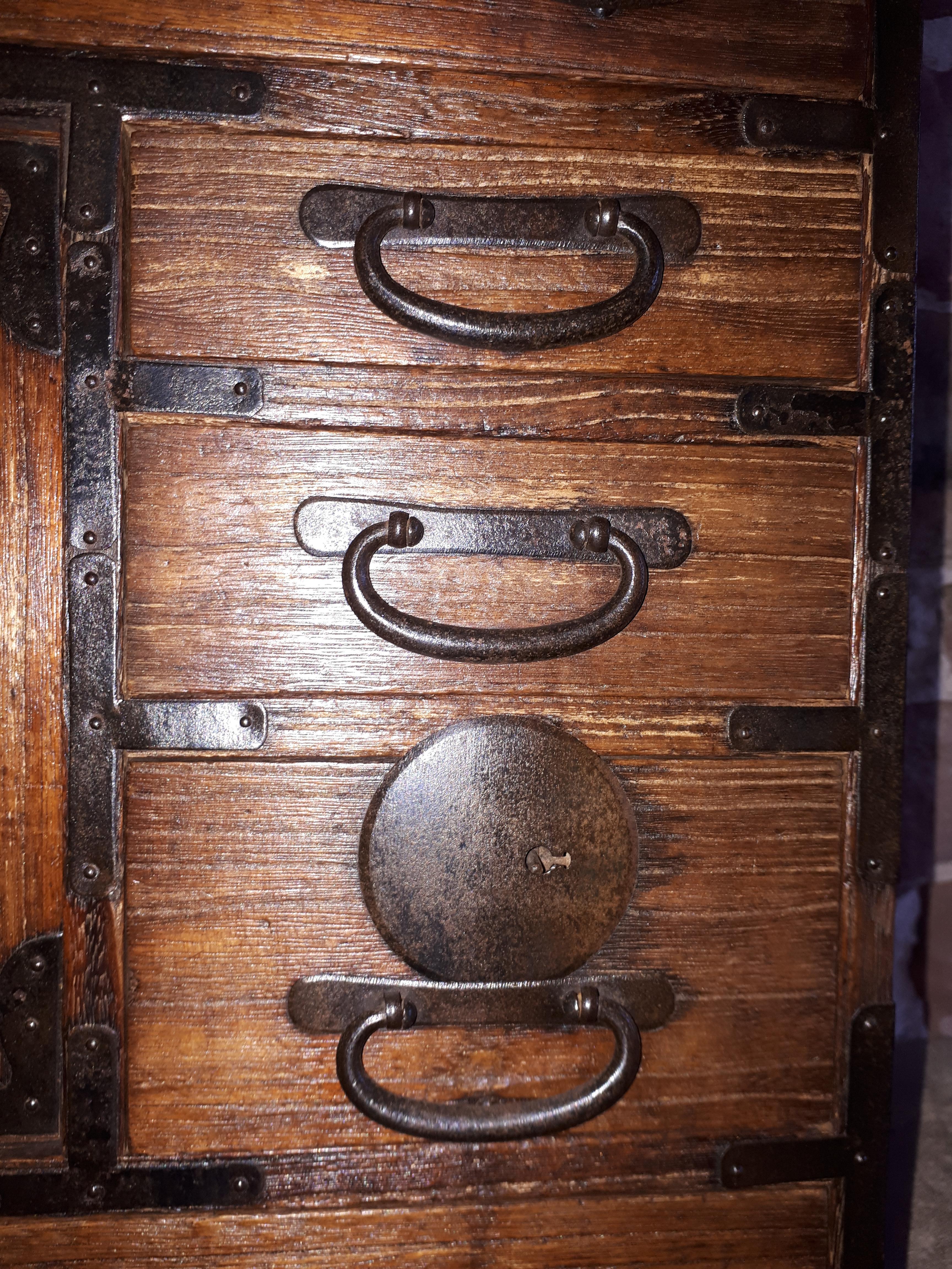 Small Tansu Japanese Cabinet, Japan late Edo period For Sale 3