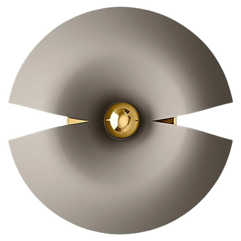Piccola lampada da parete contemporanea color taupe e oro
