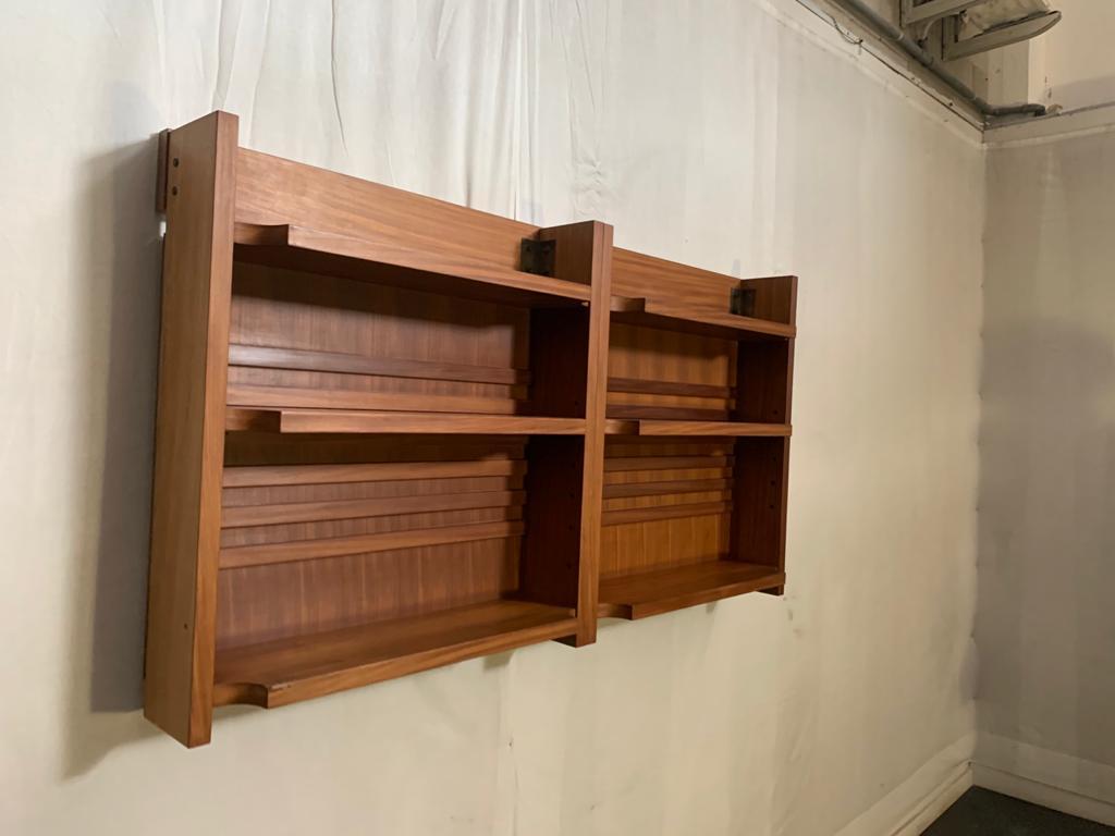 Piccola libreria in teak, anni '70 In condizioni buone in vendita a Montelabbate, PU