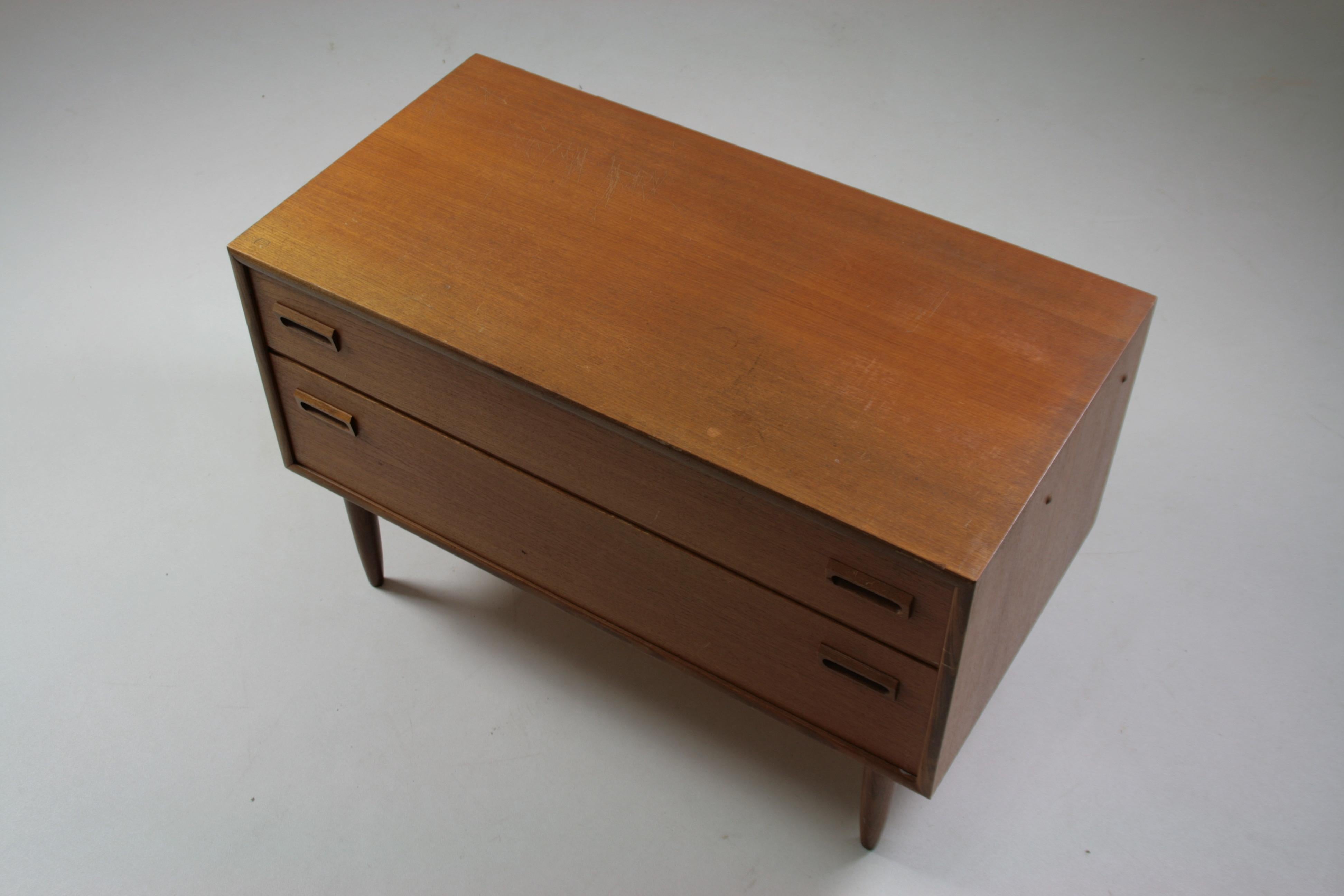 Small teak chest of drawers by Stratégie Meubelen, 1950s For Sale 4