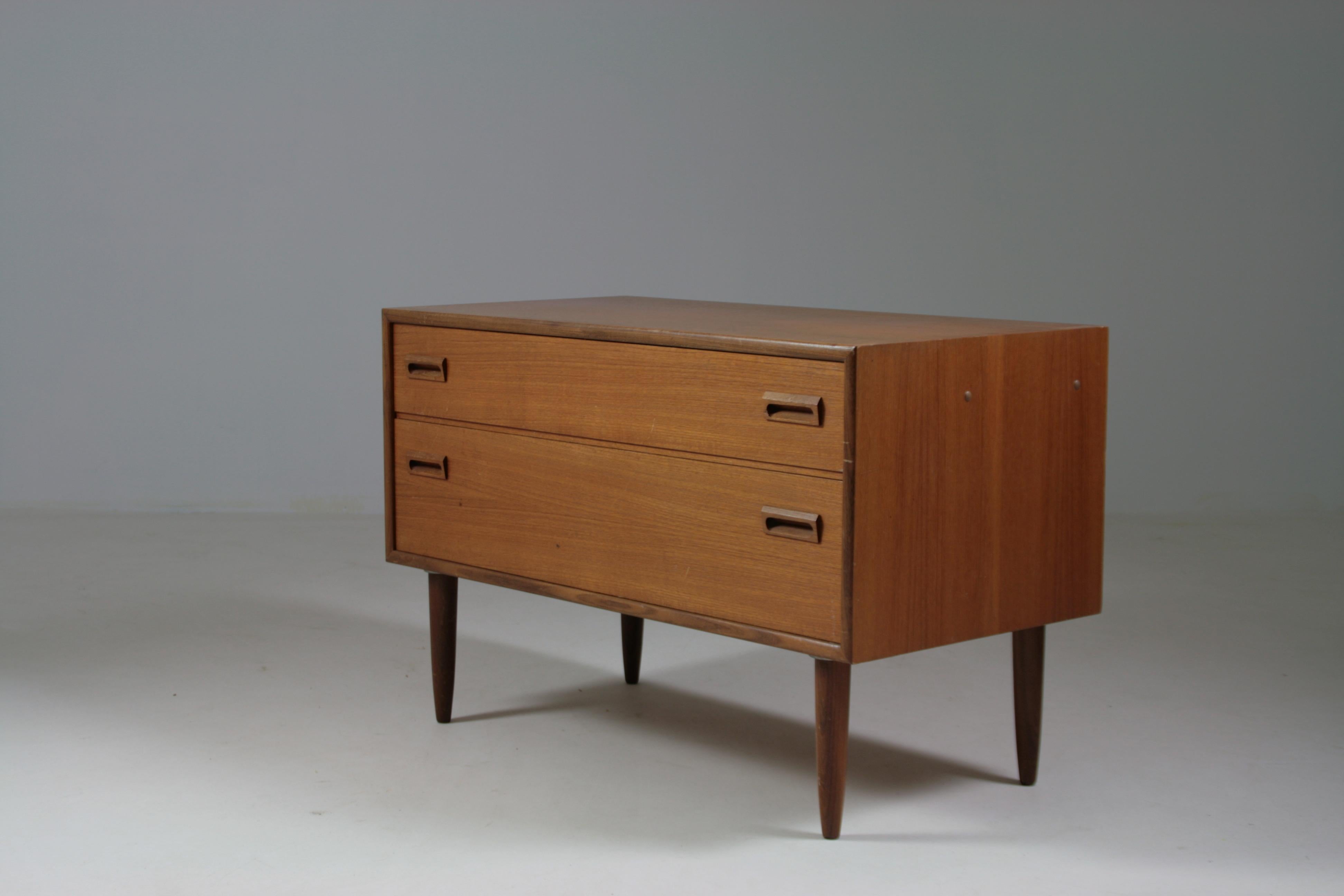 Small teak chest of drawers by Stratégie Meubelen, 1950s For Sale 6