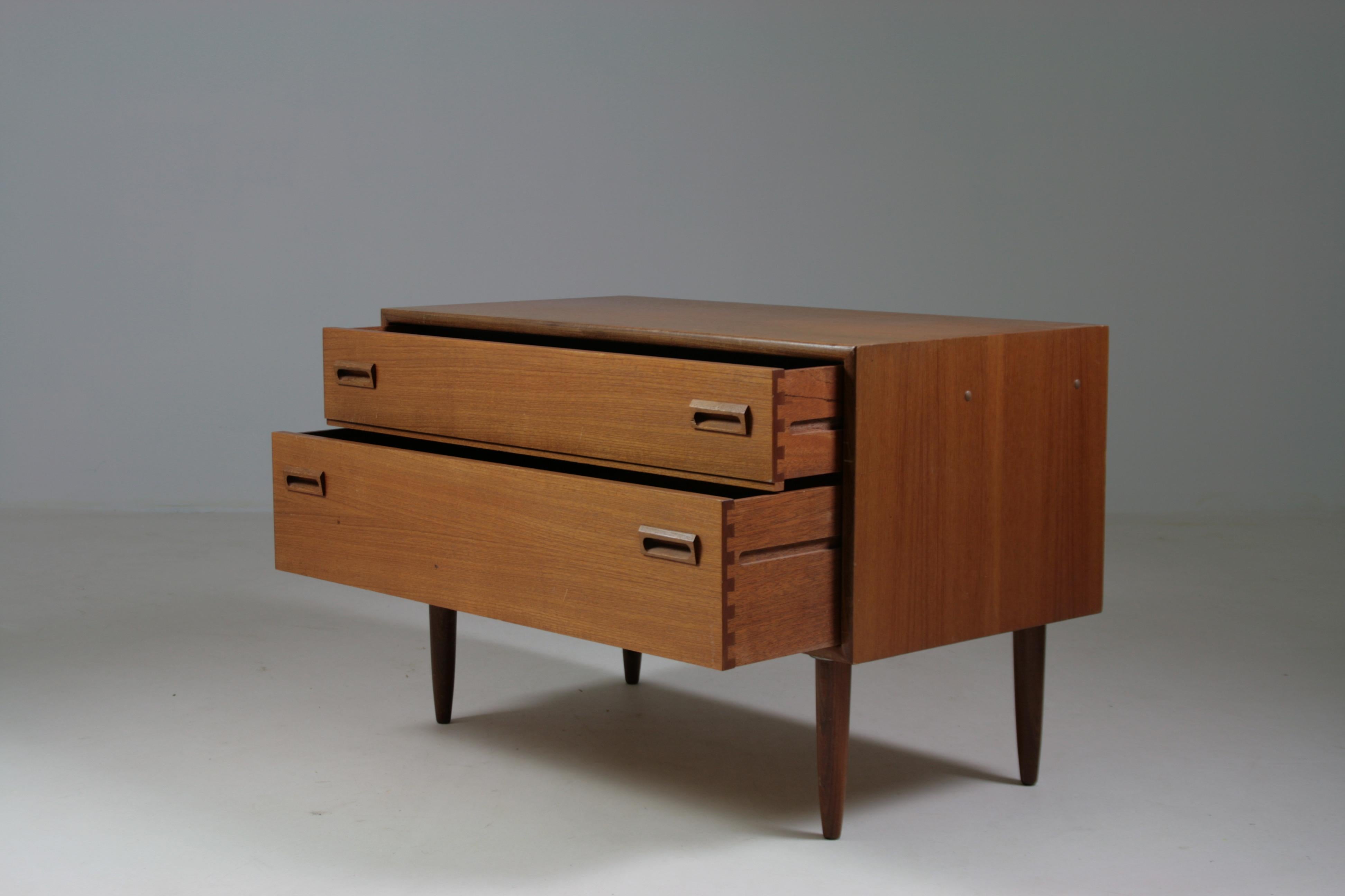 Small teak chest of drawers by Stratégie Meubelen, 1950s For Sale 7
