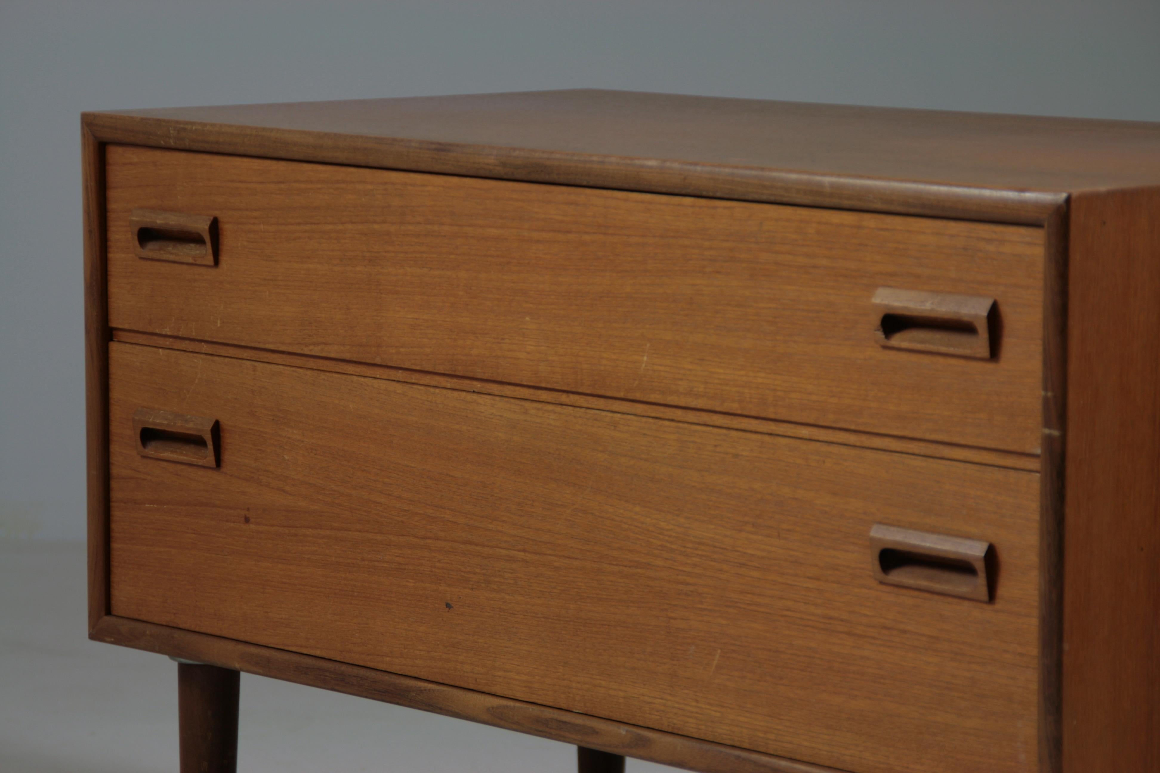 Small teak chest of drawers by Stratégie Meubelen, 1950s For Sale 8
