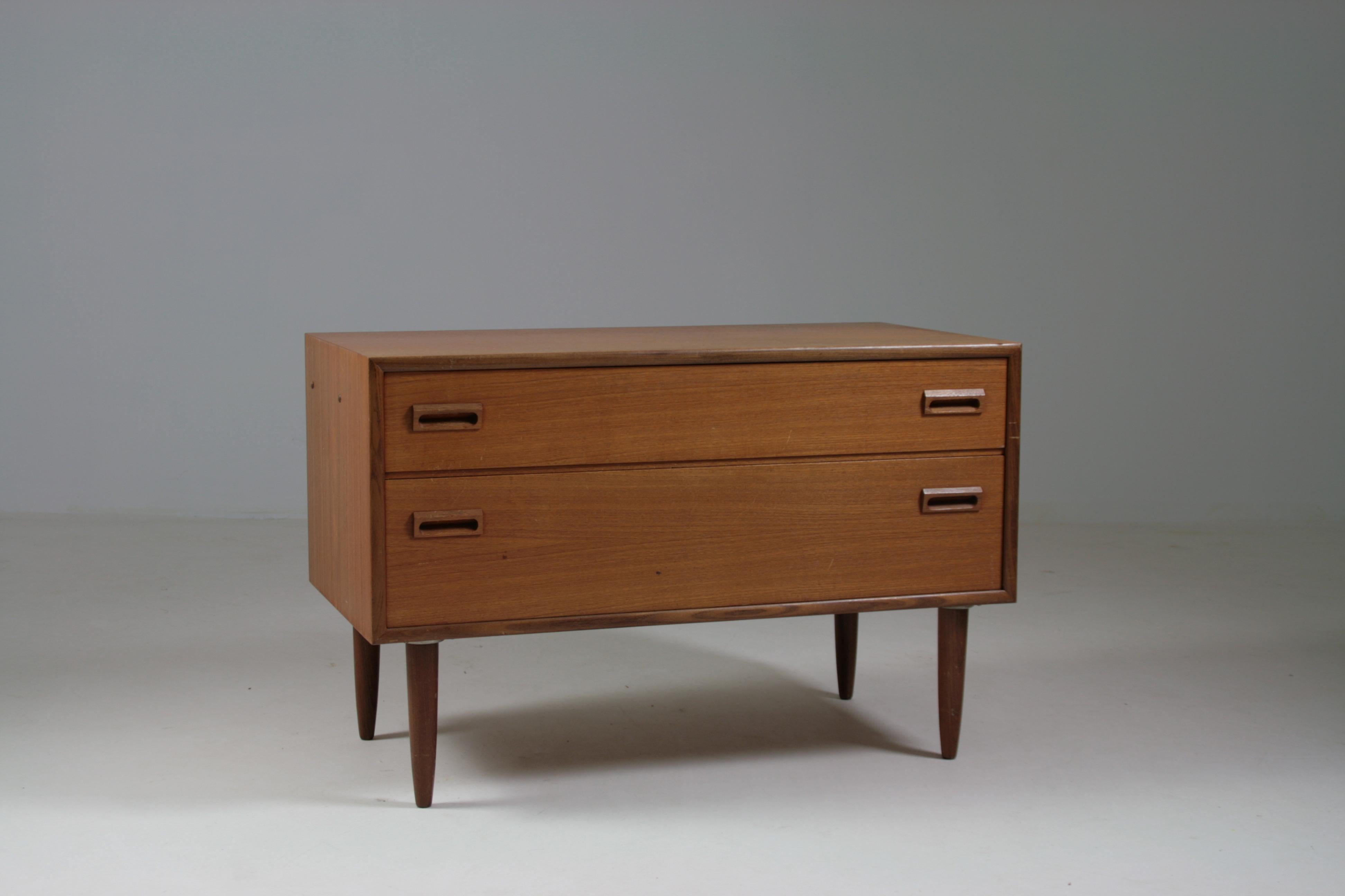 Small teak chest of drawers by Stratégie Meubelen, 1950s For Sale 11