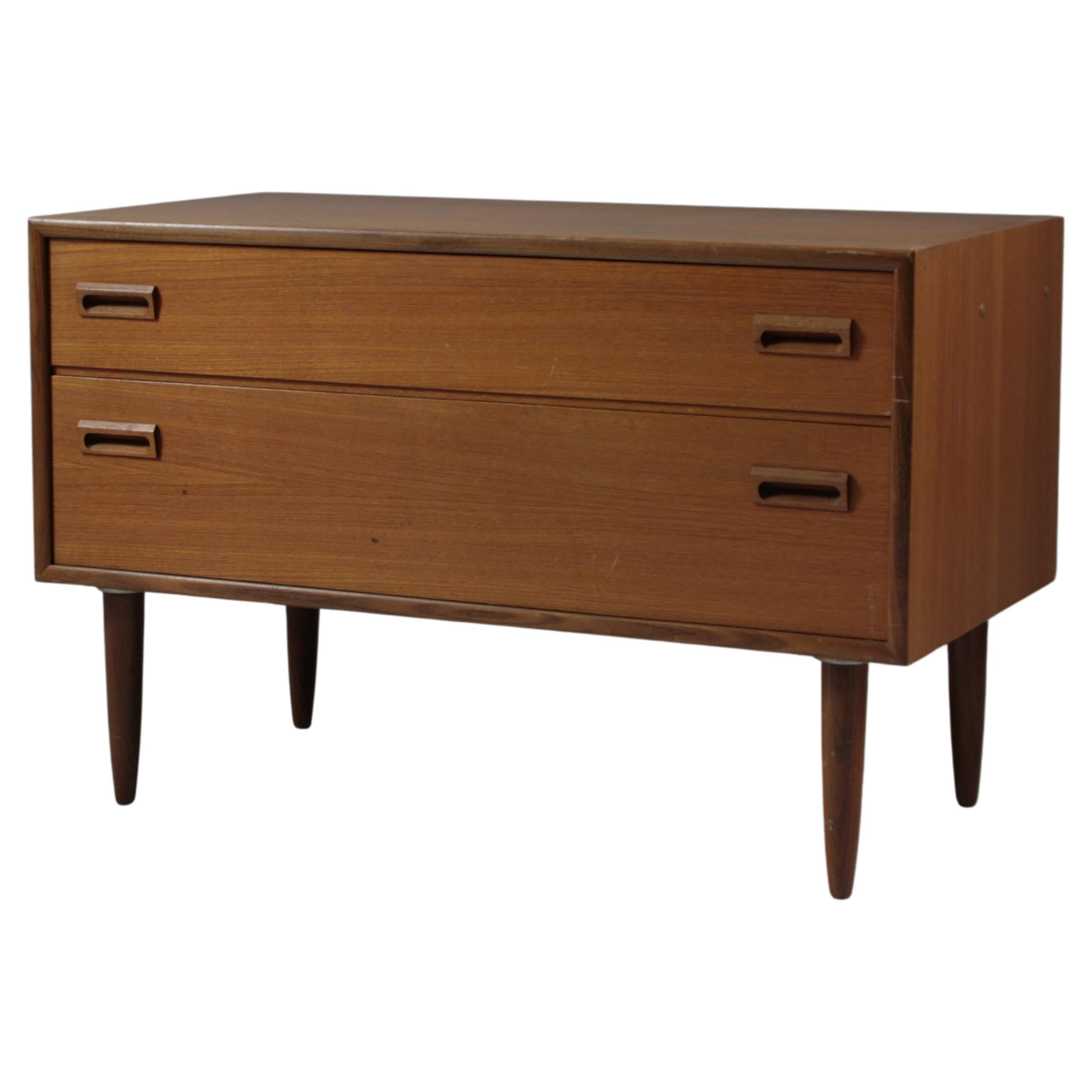 Small teak chest of drawers by Stratégie Meubelen, 1950s For Sale