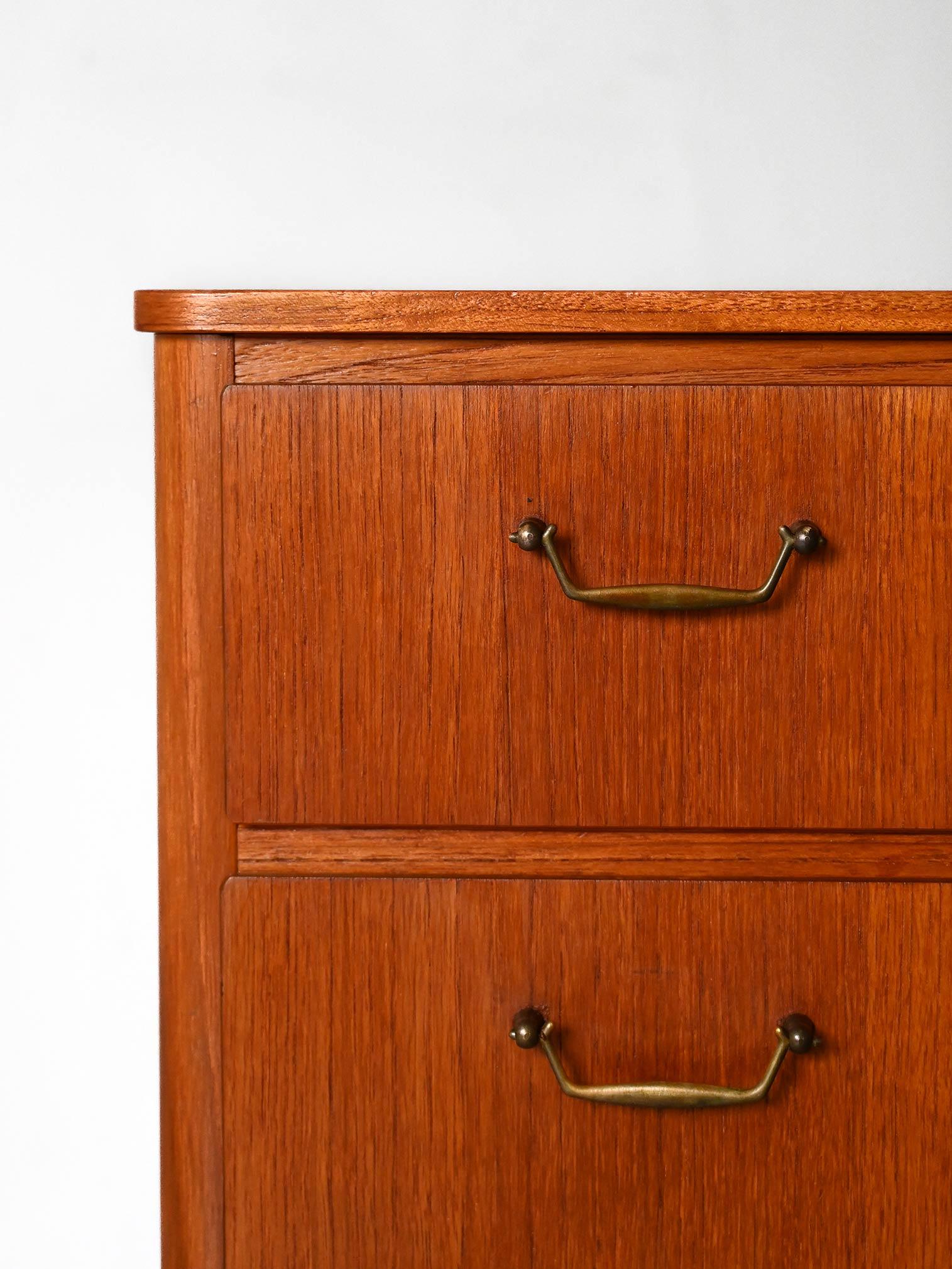 Small teak chest of drawers with metal handles For Sale 2