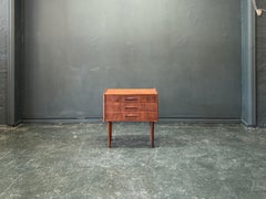 Petite commode en teck