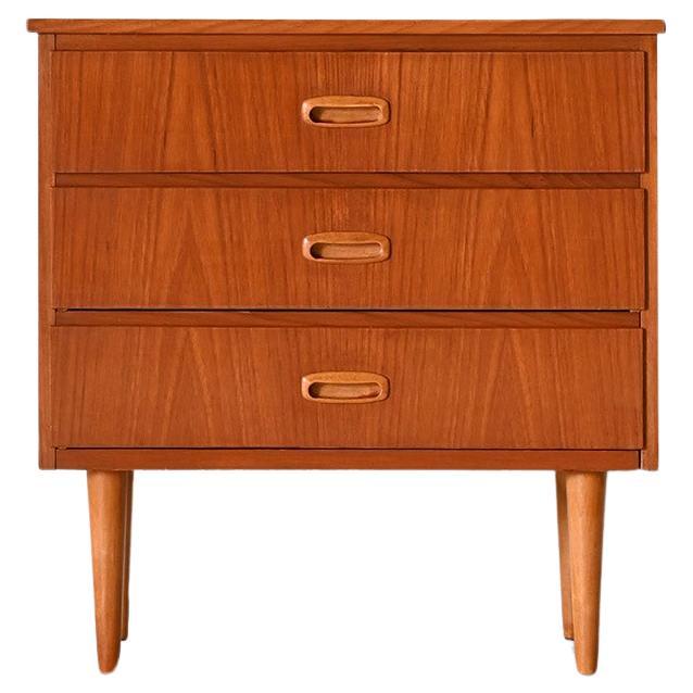 Small teak chest of drawers from the 1960s For Sale
