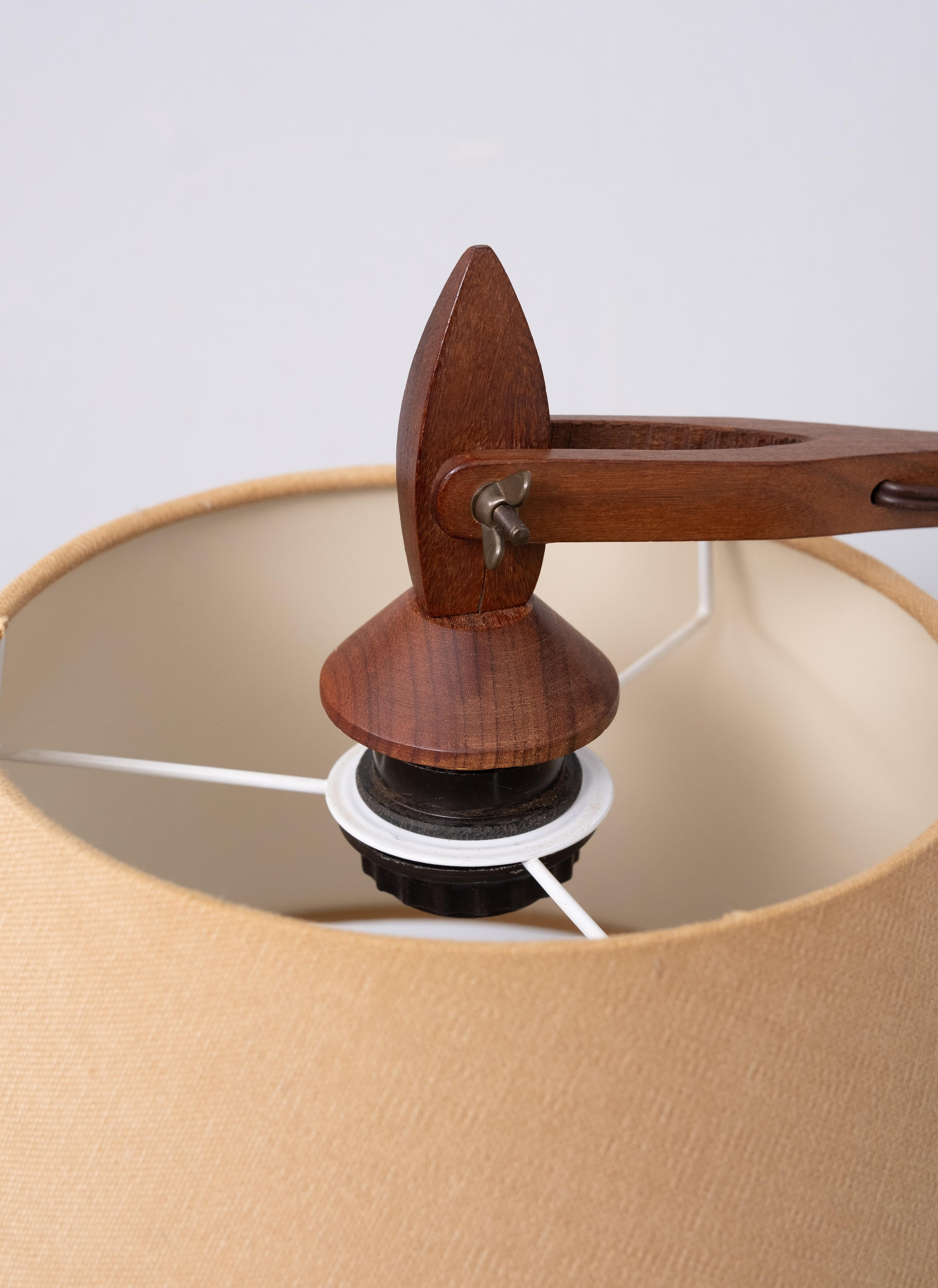 Metà XX secolo piccola lampada da parete a forbice in teak 1960 Olanda in vendita