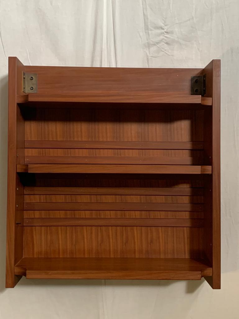 Small teak shelf, 70's.
Packaging with bubble wrap and cardboard boxes is included. If the wooden packaging is needed (fumigated crates or boxes) for US and International Shipping, it's required a separate cost (will be quoted separately).