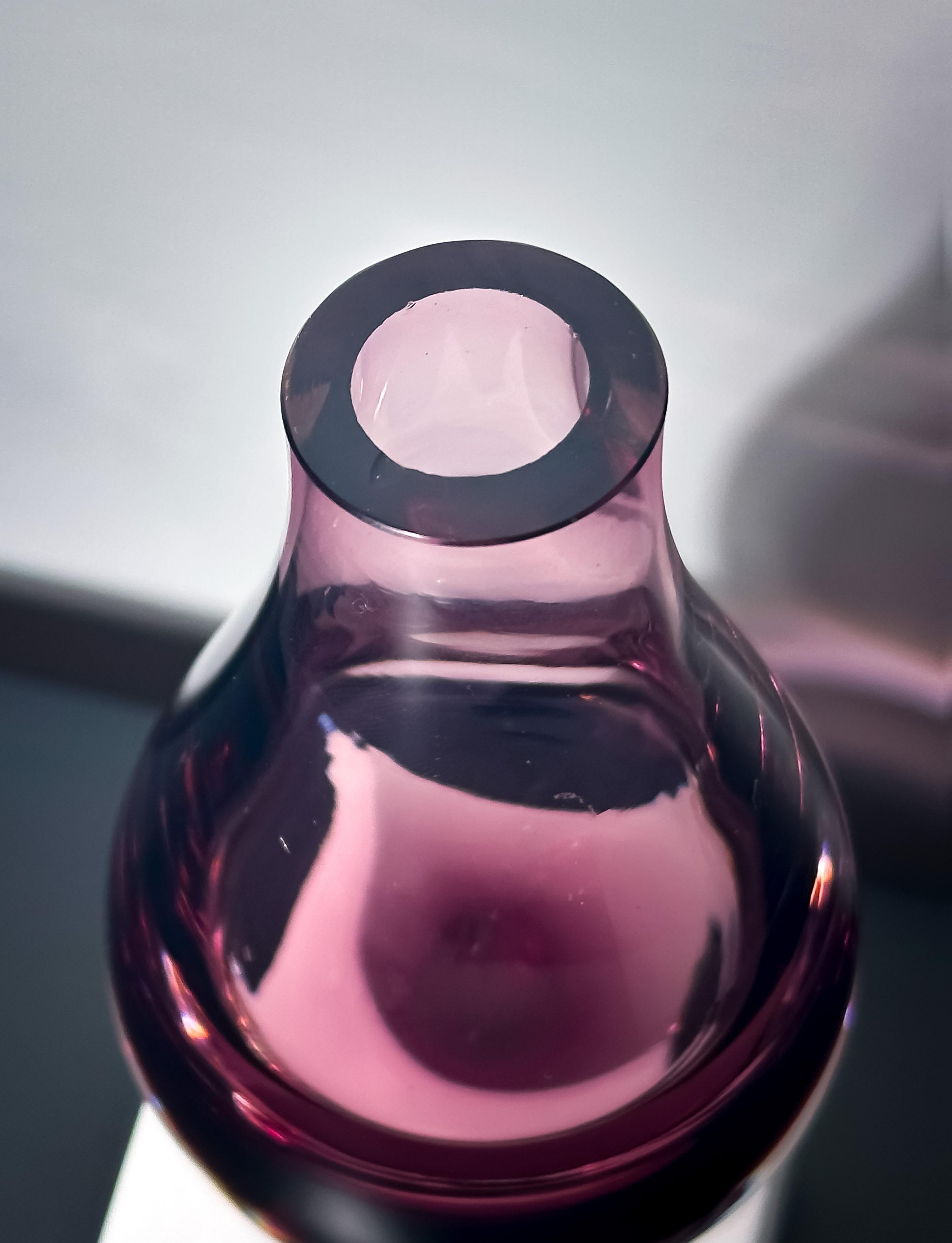 Mid-Century Modern Small Teardrop Vase in Amethyst Glass , Caithness, Scotland 1960s