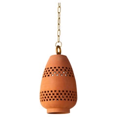 Petite lampe à suspension en céramique terre cuite, bronze huilé, collection Ajedrez Atzompa