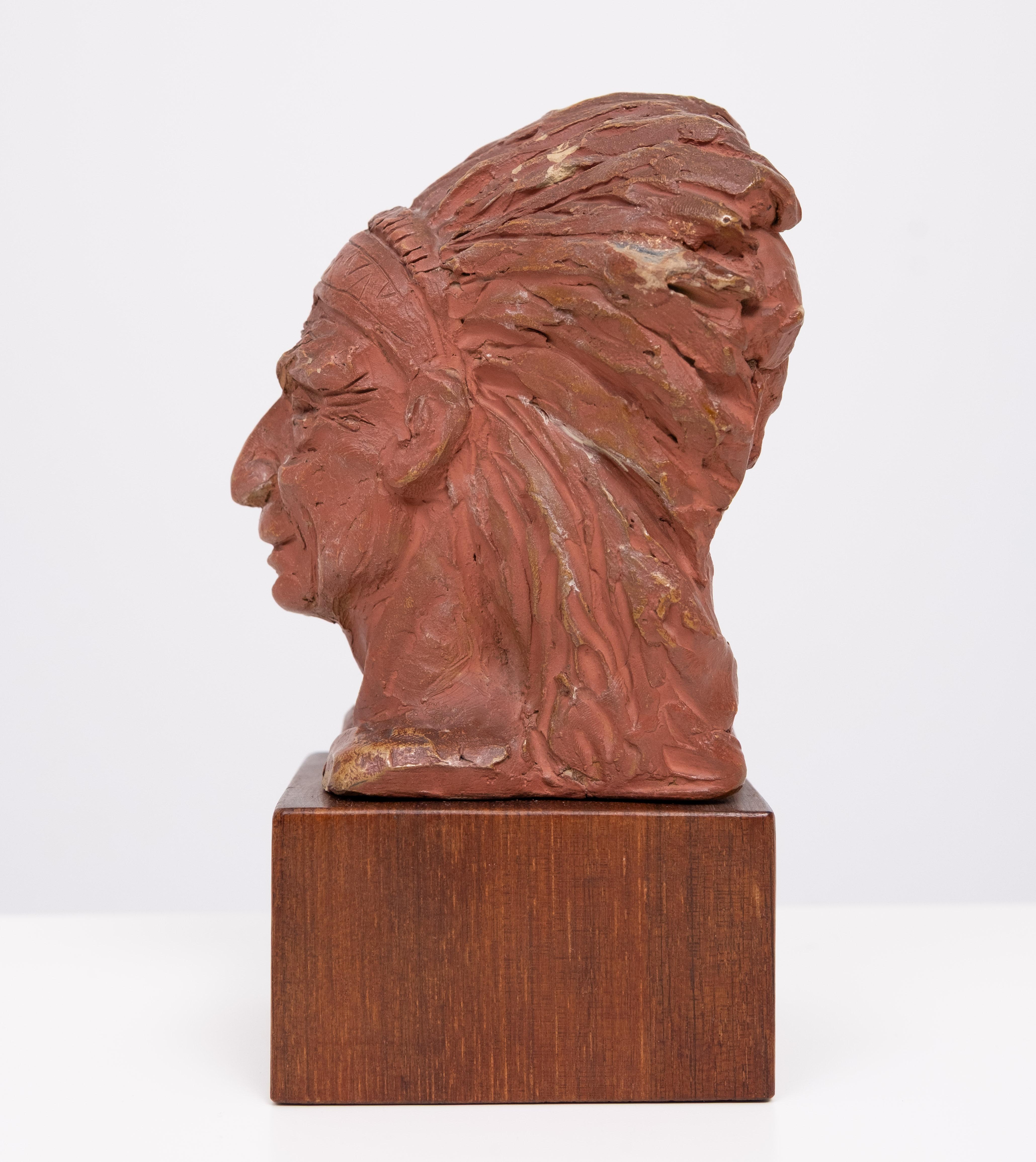 Terracotta Piccolo busto indiano in terracotta 1960 in vendita