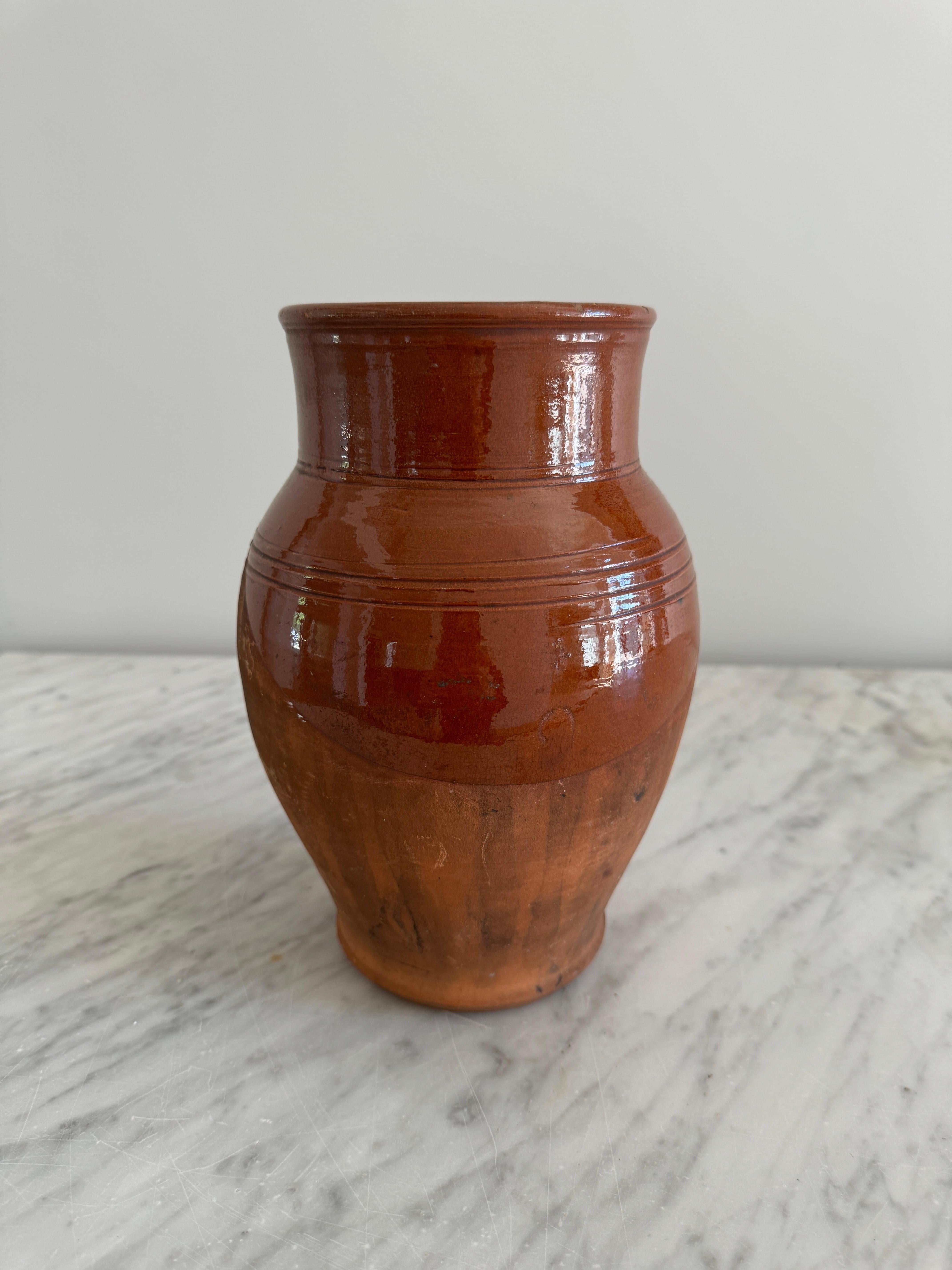 Vaso Pignata piccolo in terracotta con mezza glassa in vendita 1