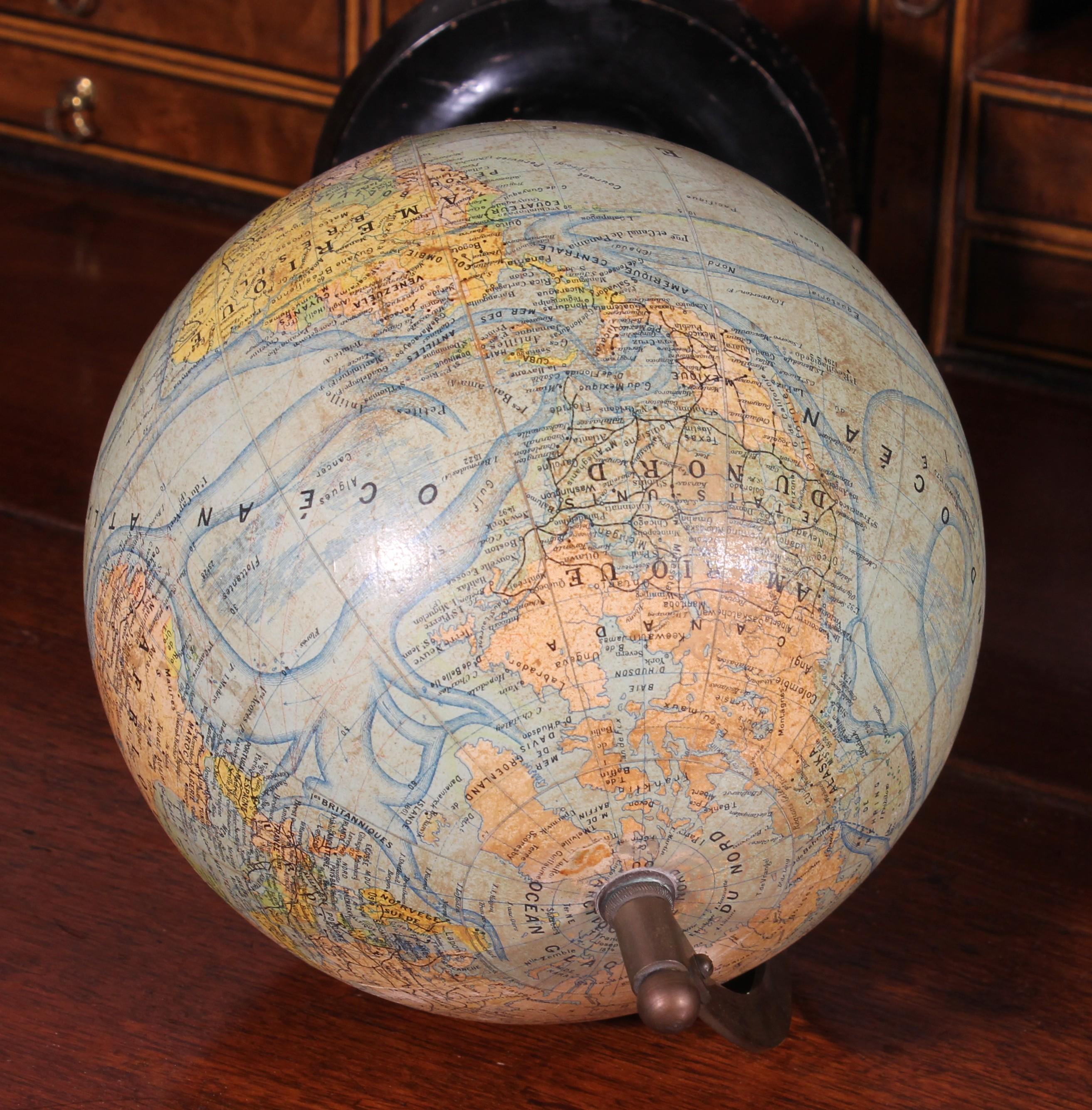 Petit globe terrestre de J. Forest, publié par Girard & Barrière, début du 20e siècle en vente 4