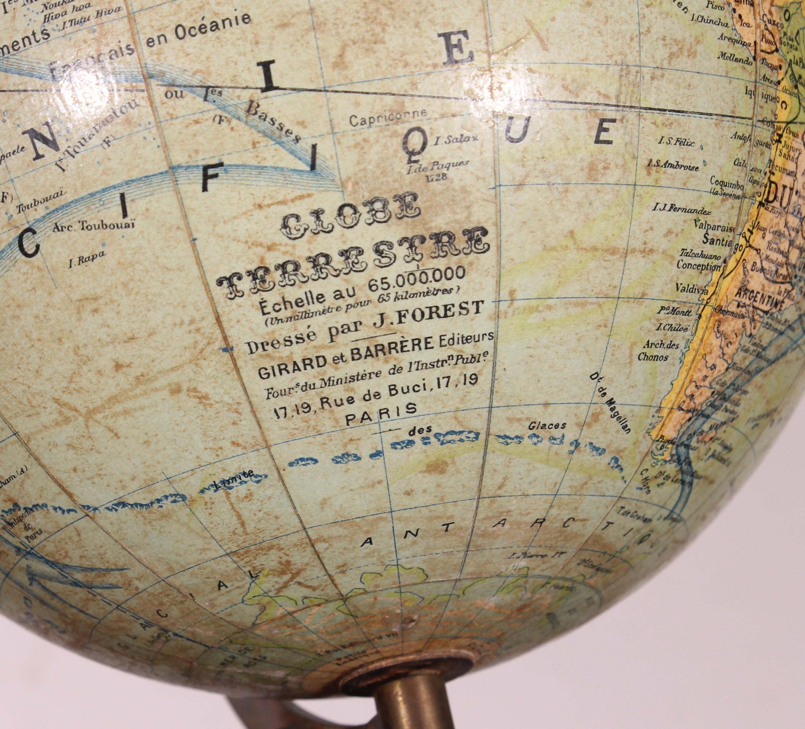 Petit globe terrestre de J. Forest, publié par Girard & Barrière, début du 20e siècle en vente 1