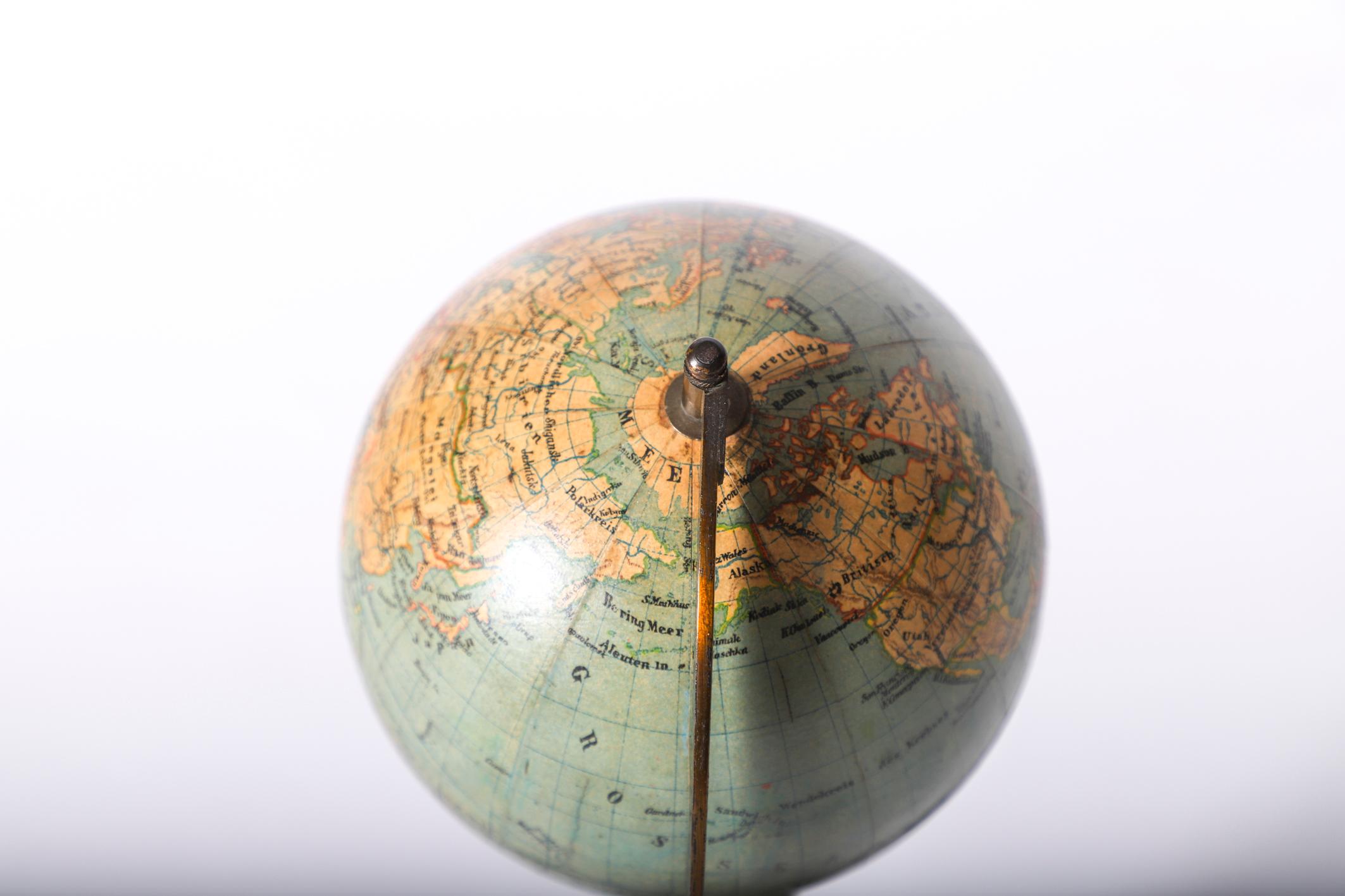 Small Terrestrial Globe by Jan Felkl & Sohn, circa 1890 For Sale 2