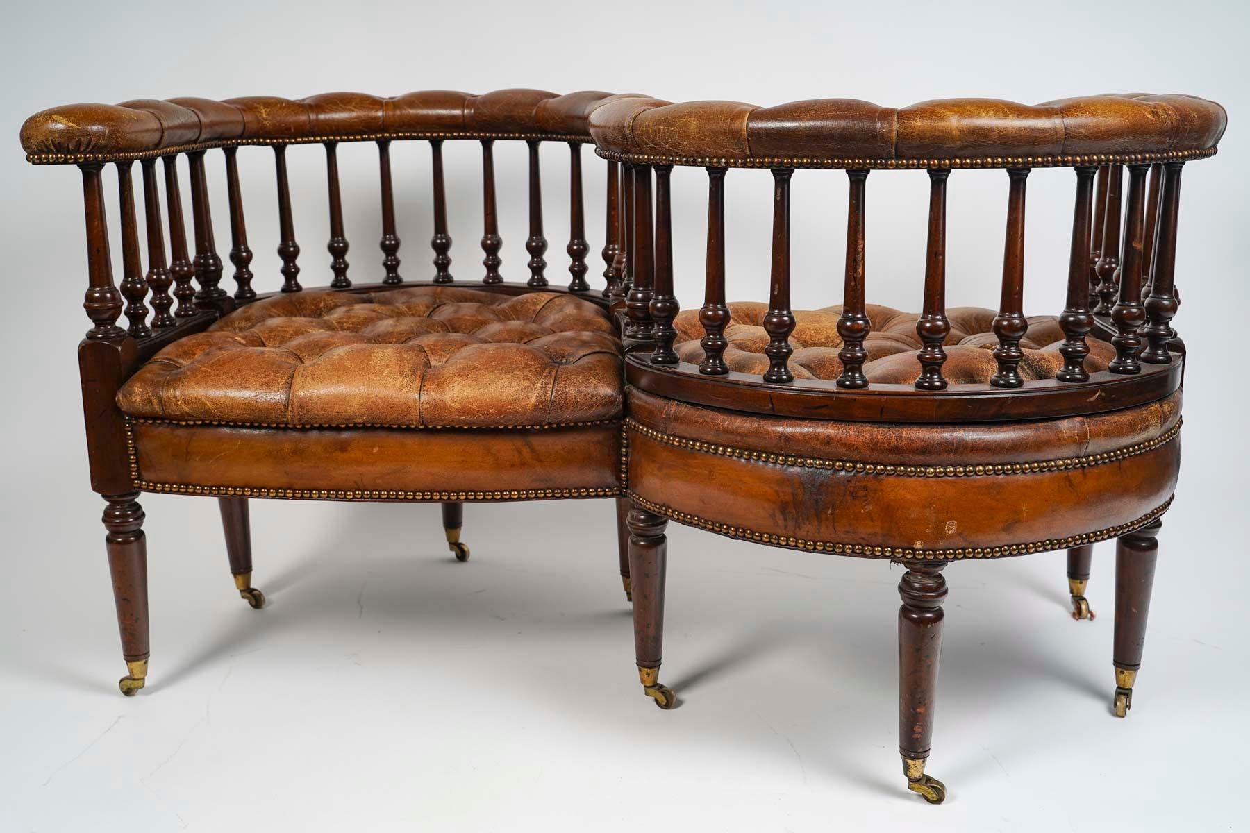 Small Tête à Tête Sofa, Chesterfield Confidant, Early 20th Century. 2