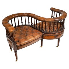 Antique Small Tête à Tête Sofa, Chesterfield Confidant, Early 20th Century.