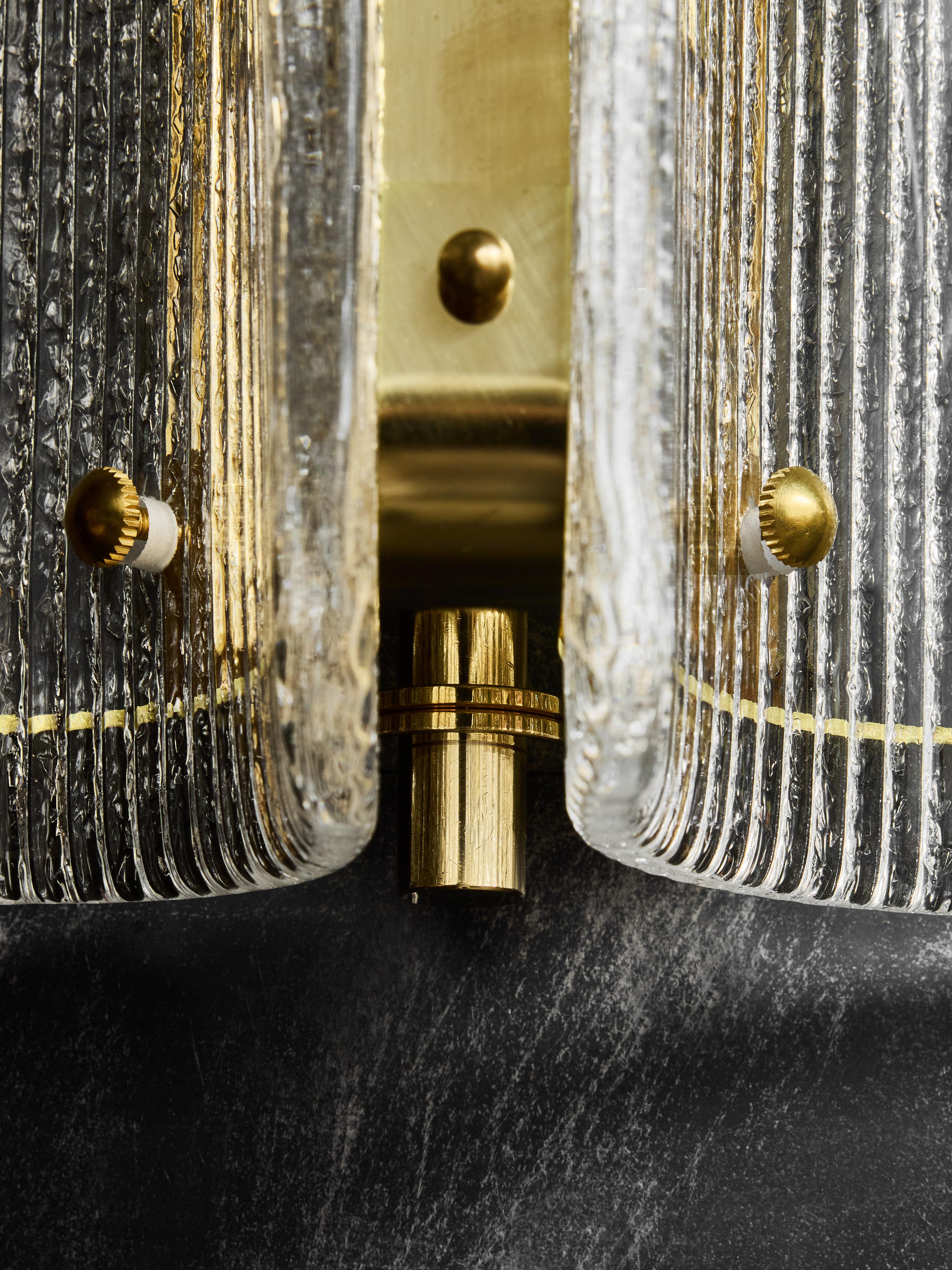 Apliques pequeños de cristal de Murano transparente texturado y latón en Nuevo estado para la venta en Saint-Ouen, IDF