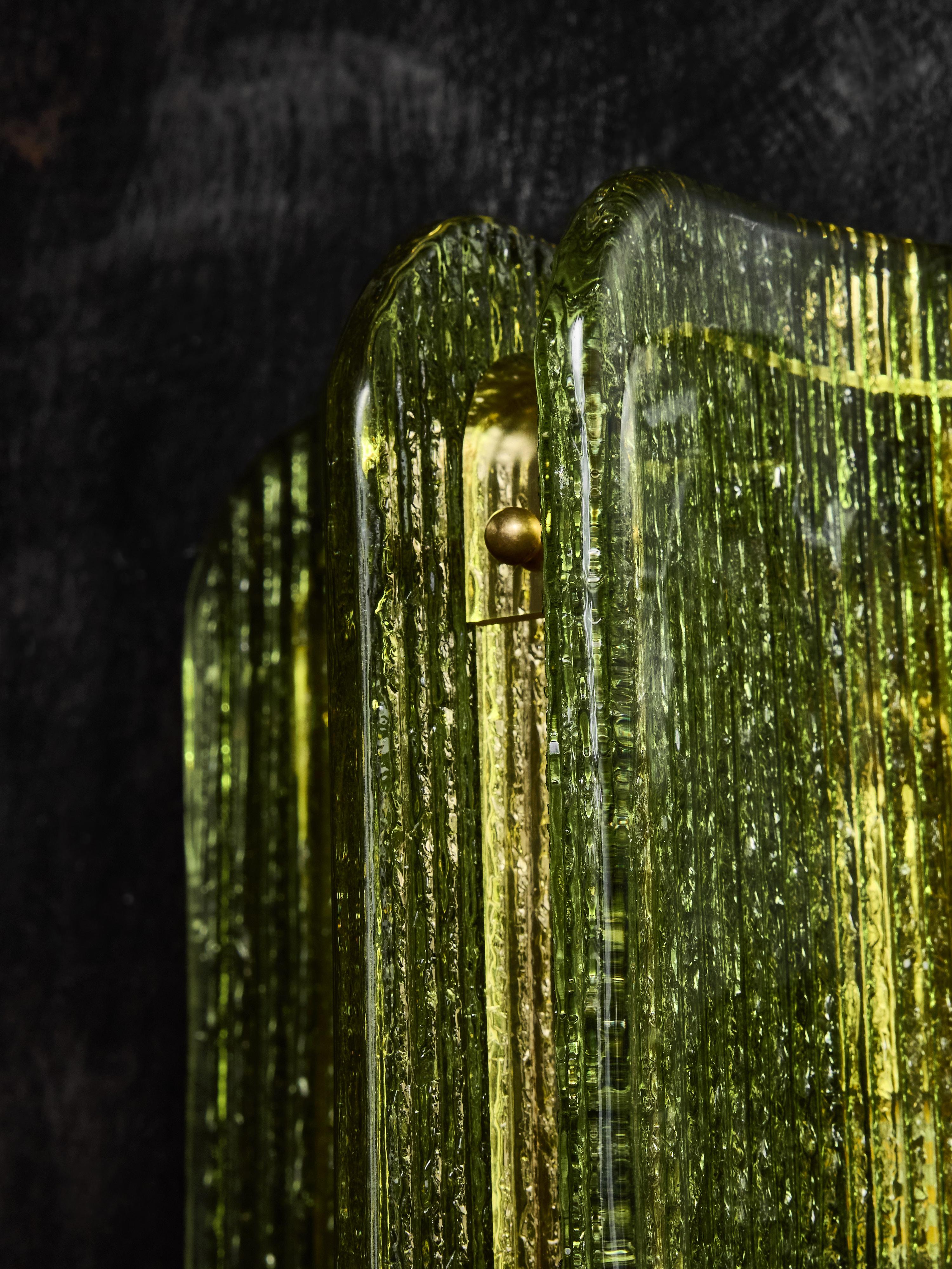 Petites appliques murales en verre Murano vert texturé et laiton Neuf - En vente à Saint-Ouen, IDF