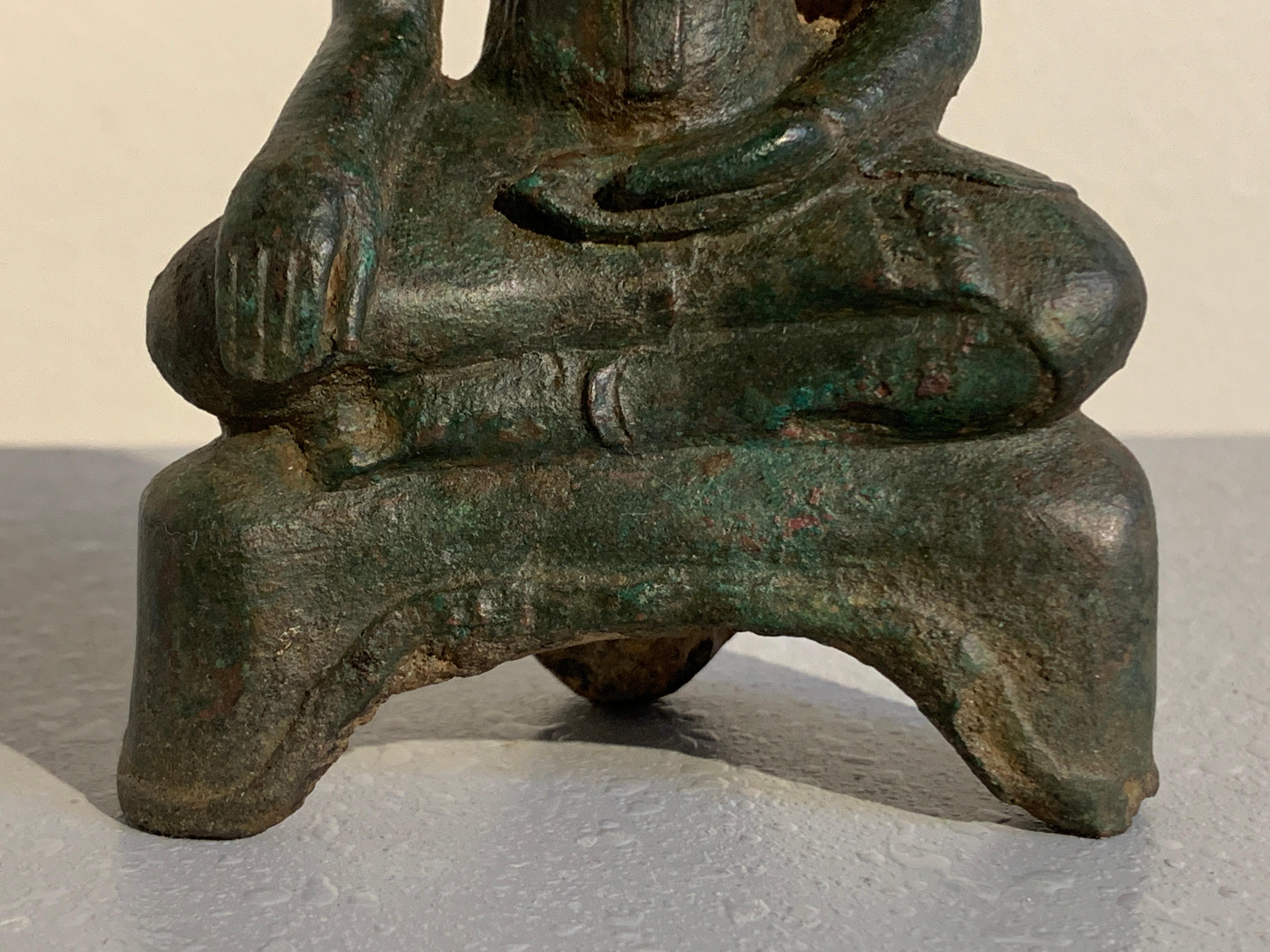 Small Thai Seated Bronze Buddha Maravijaya, Ayutthaya, 16th Century For Sale 1