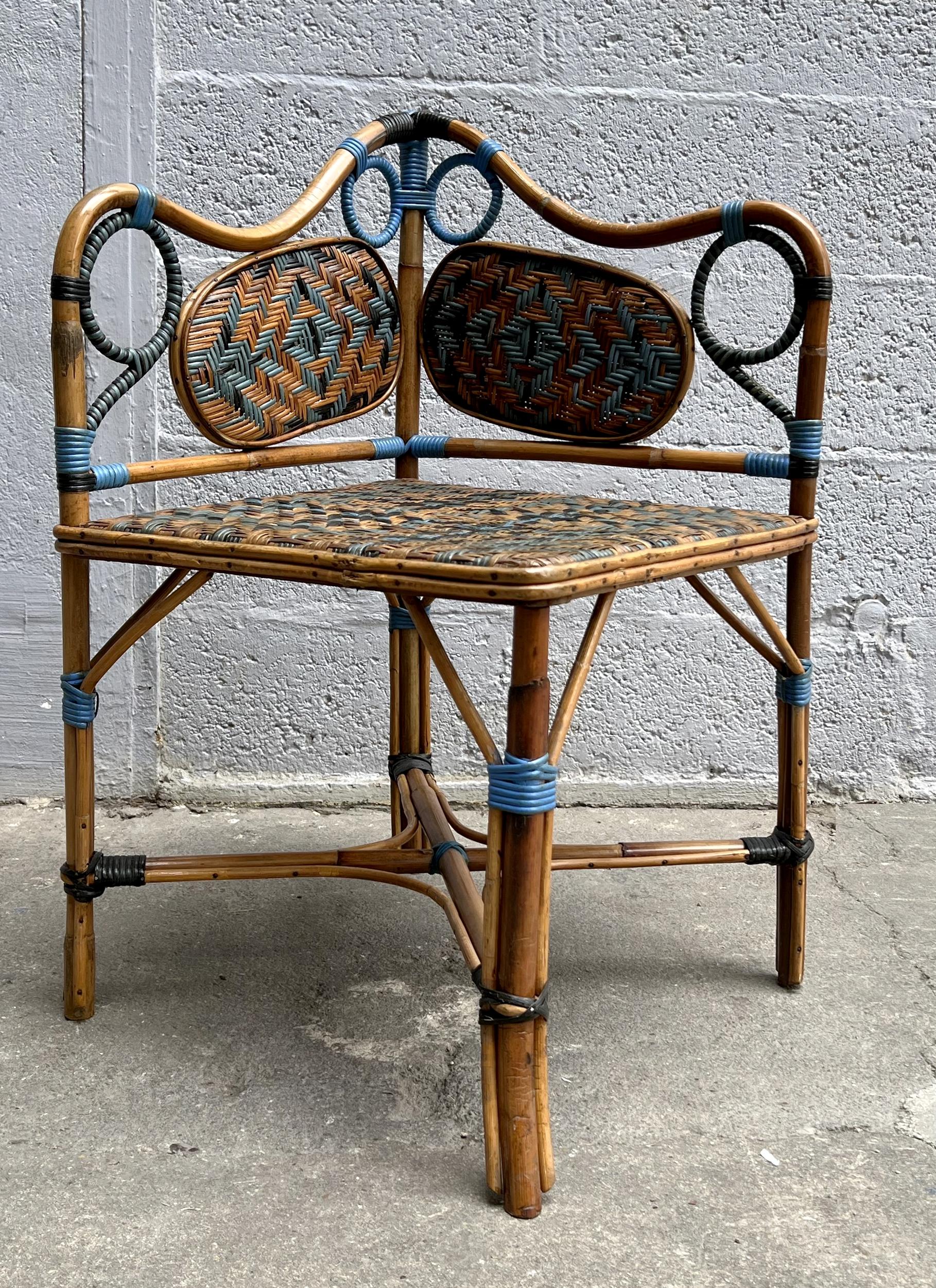 Small three-color woven rattan lounge, France circa 1930. In Good Condition In Paris, FR