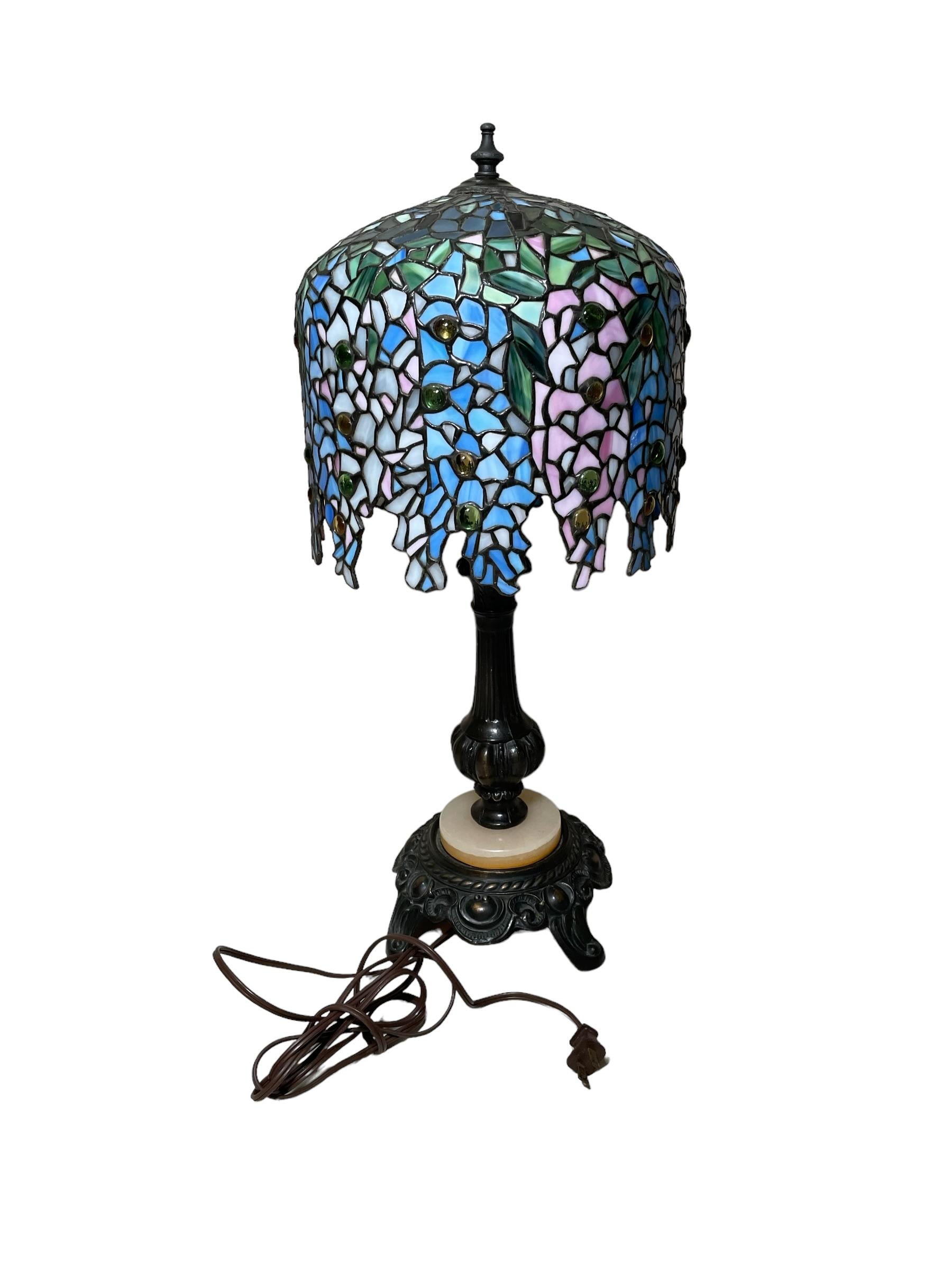 Lámpara De Mesa Pequeña Estilo Tiffany Con Flores De Glicinia Design en venta 2