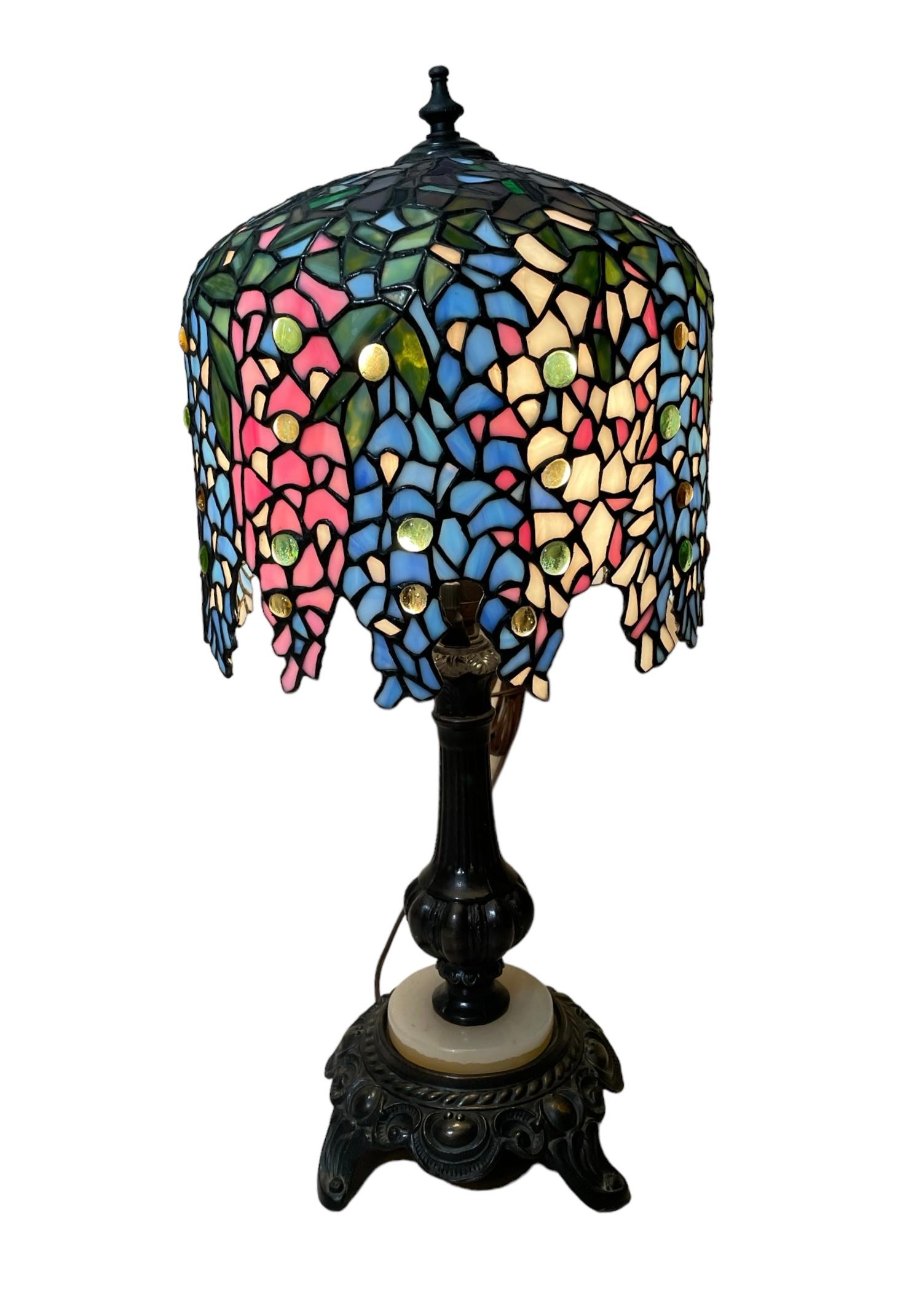 Lámpara De Mesa Pequeña Estilo Tiffany Con Flores De Glicinia Design en venta 4