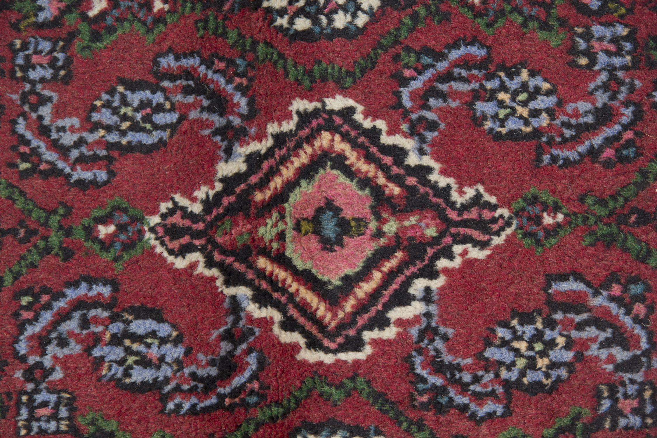Small Traditional Area Rug Handmade Carpet Turkish Oriental Wool In Excellent Condition For Sale In Hampshire, GB