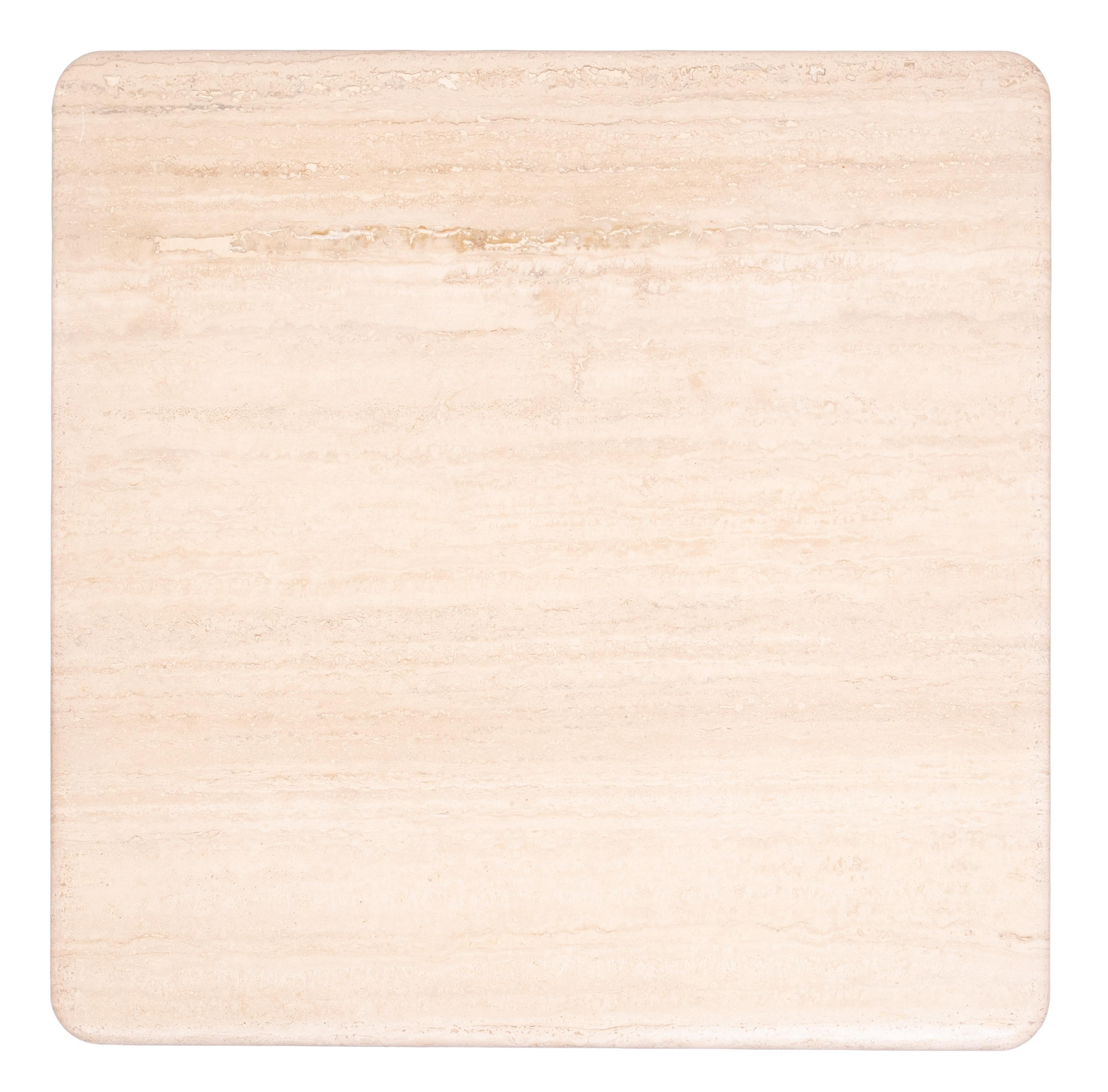 italien Petite table basse en travertin Italie 1970 en vente